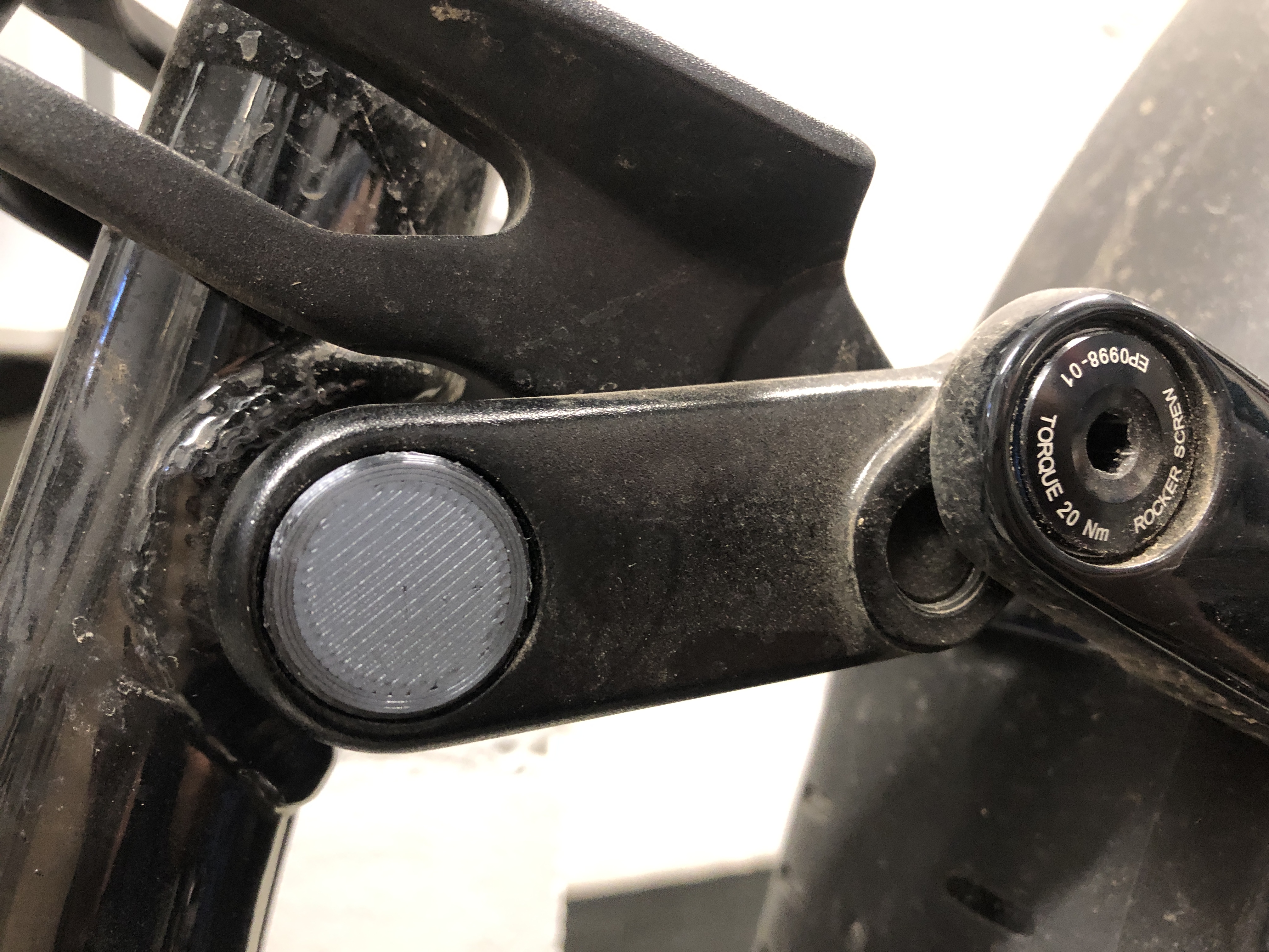 Canyon Neuron 6 rubber cap for linkage plate bearing