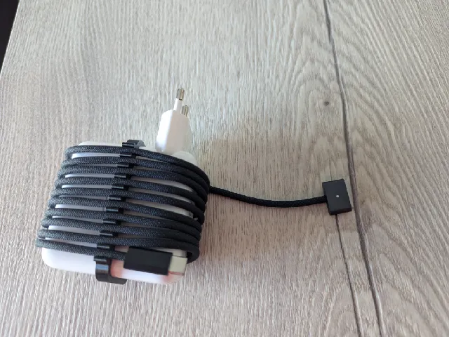 Macbook Charger Cable Management 70W (MBP, MacBook Pro)