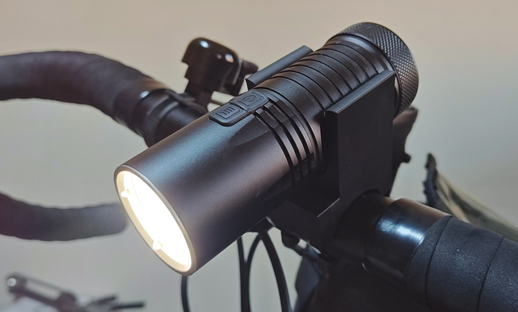 Nitecore EA41 bike holder