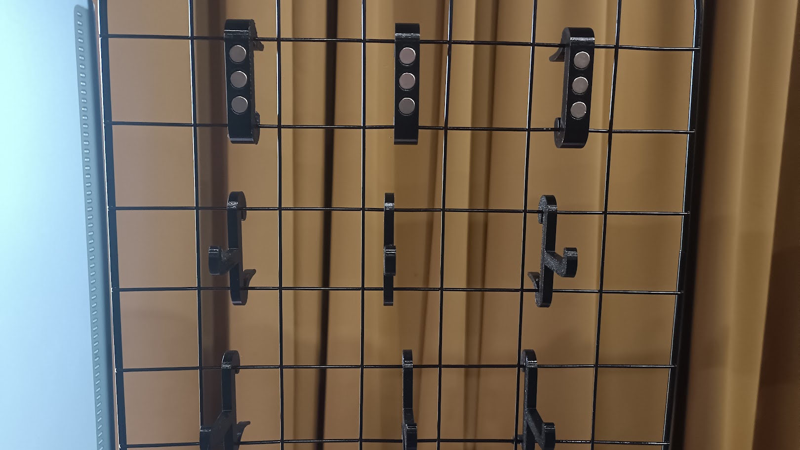 Songmics hook (wire grid)