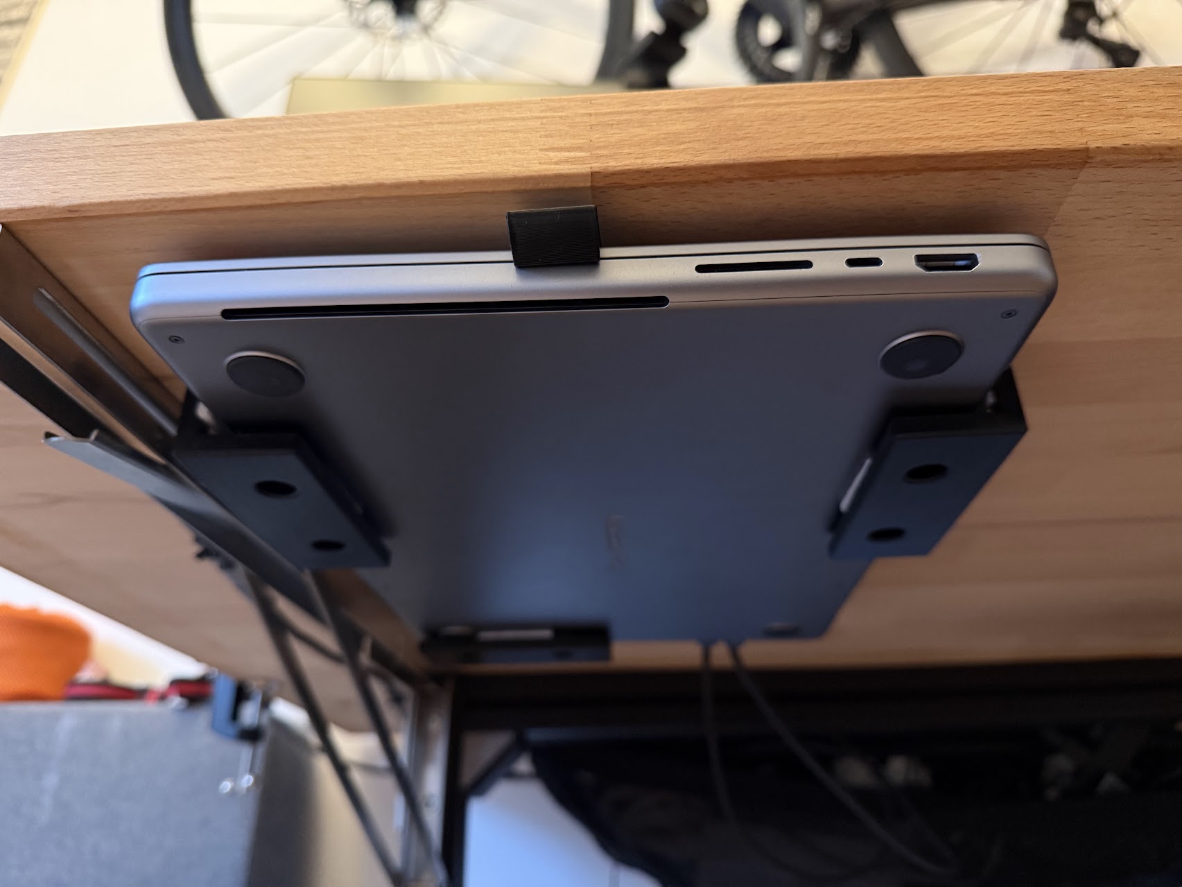 Laptop slide in clip