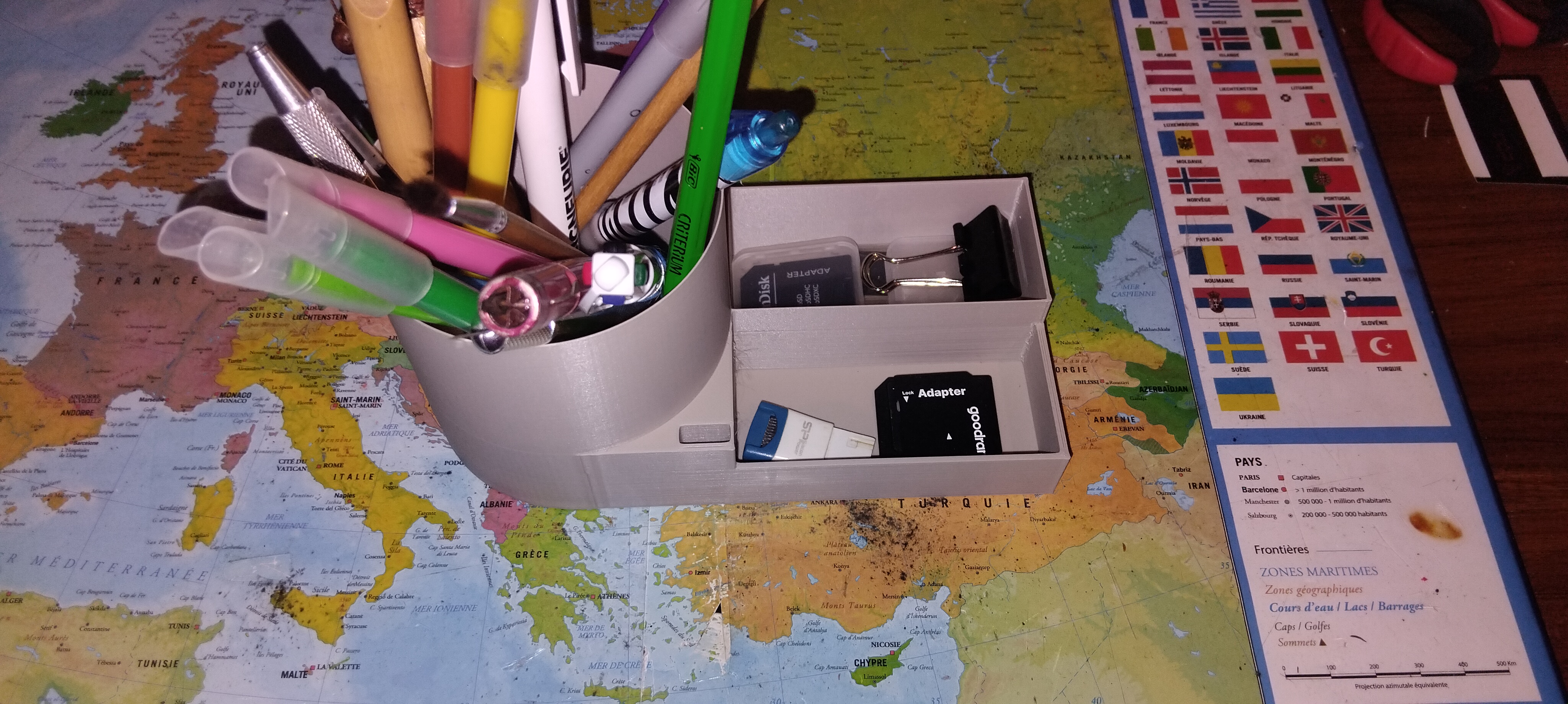 Organisateur de bureau / desk organizer