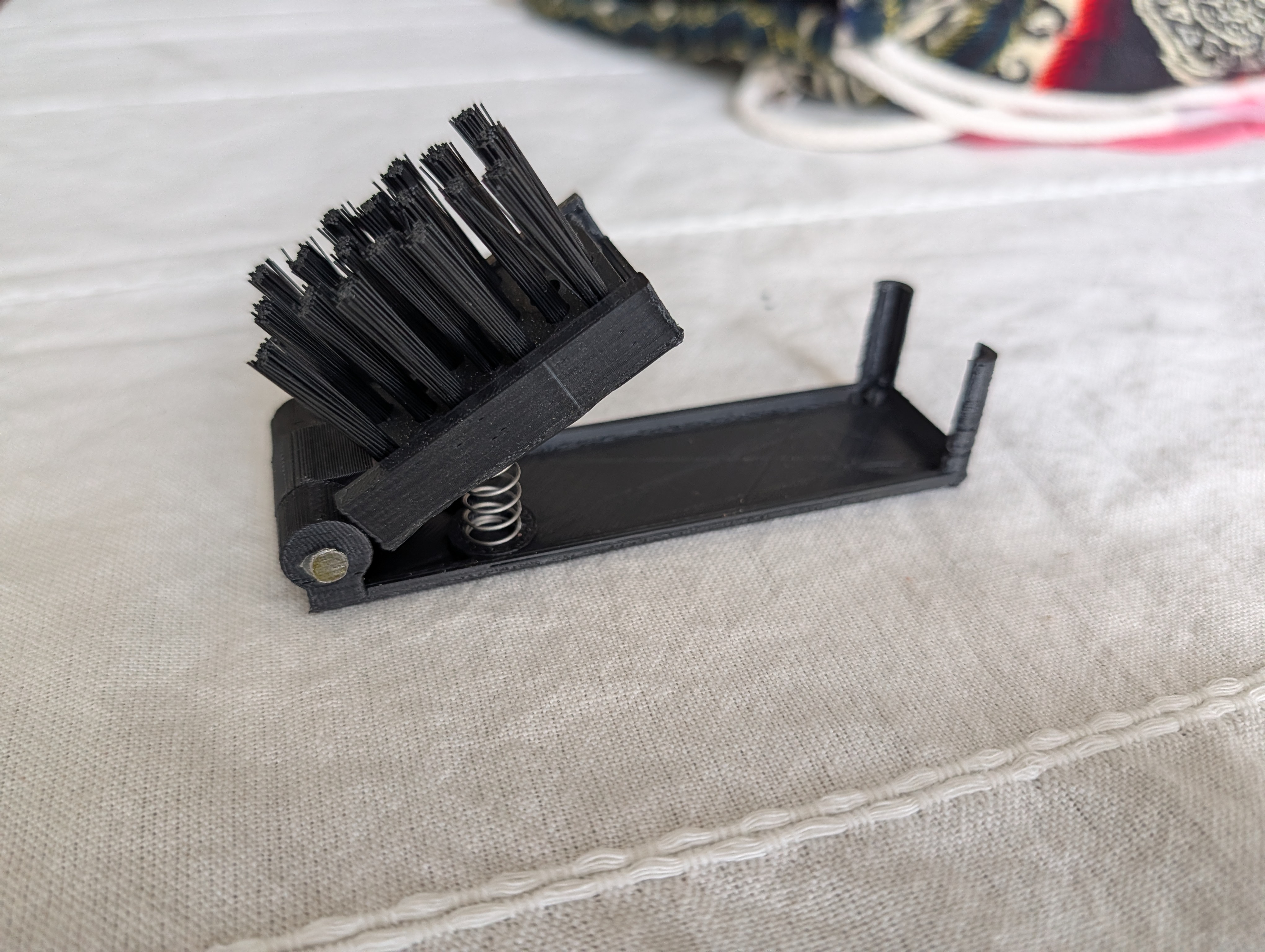 Lymow One contact brush