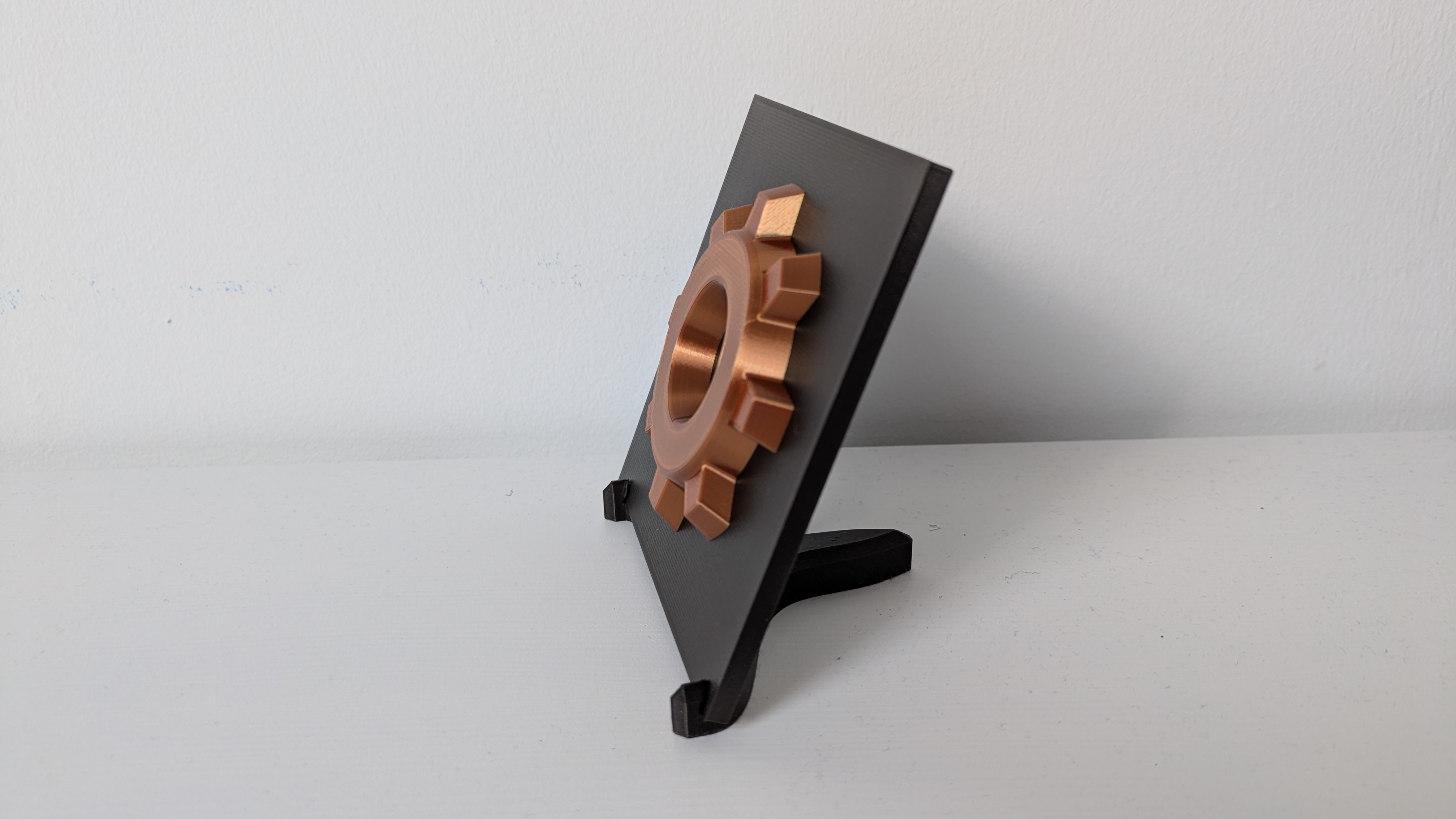 Factorio logo plate with stand — miniatura 2
