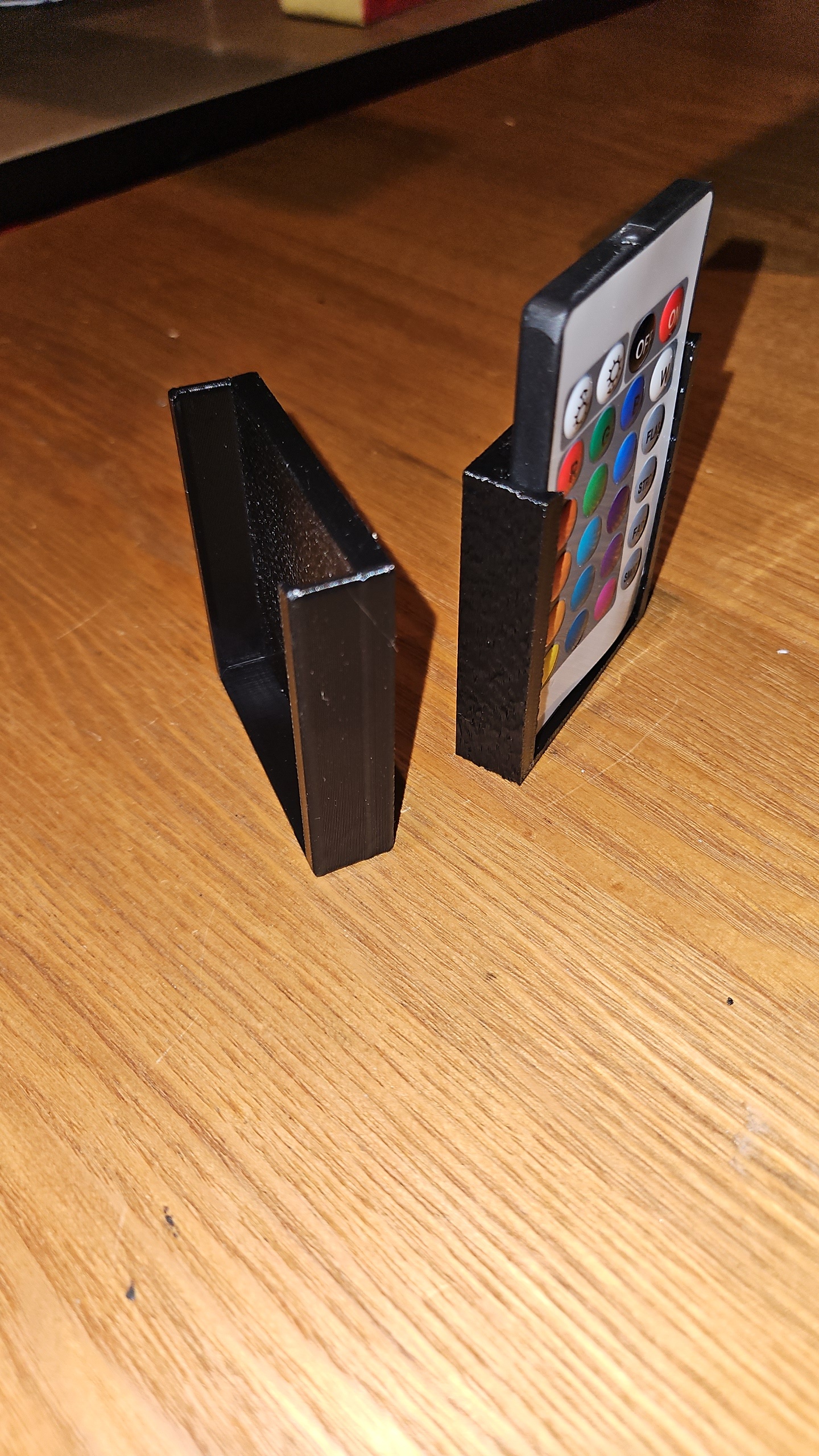 led remote control holder with 2.5 x 10 mm magnets