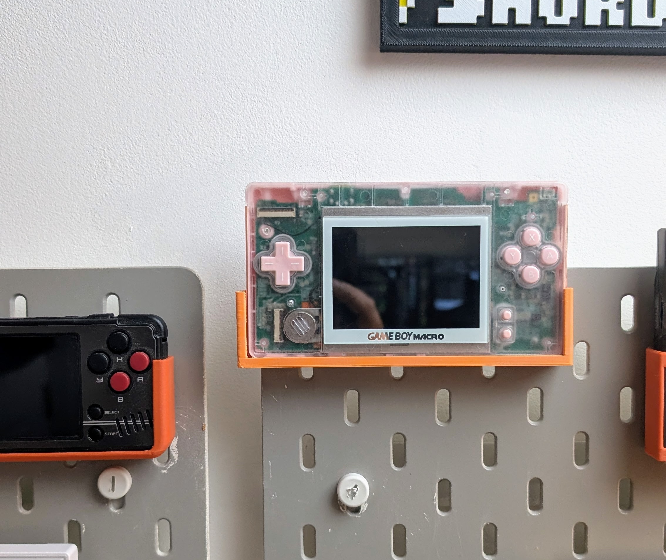 Game Boy macro skadis holder