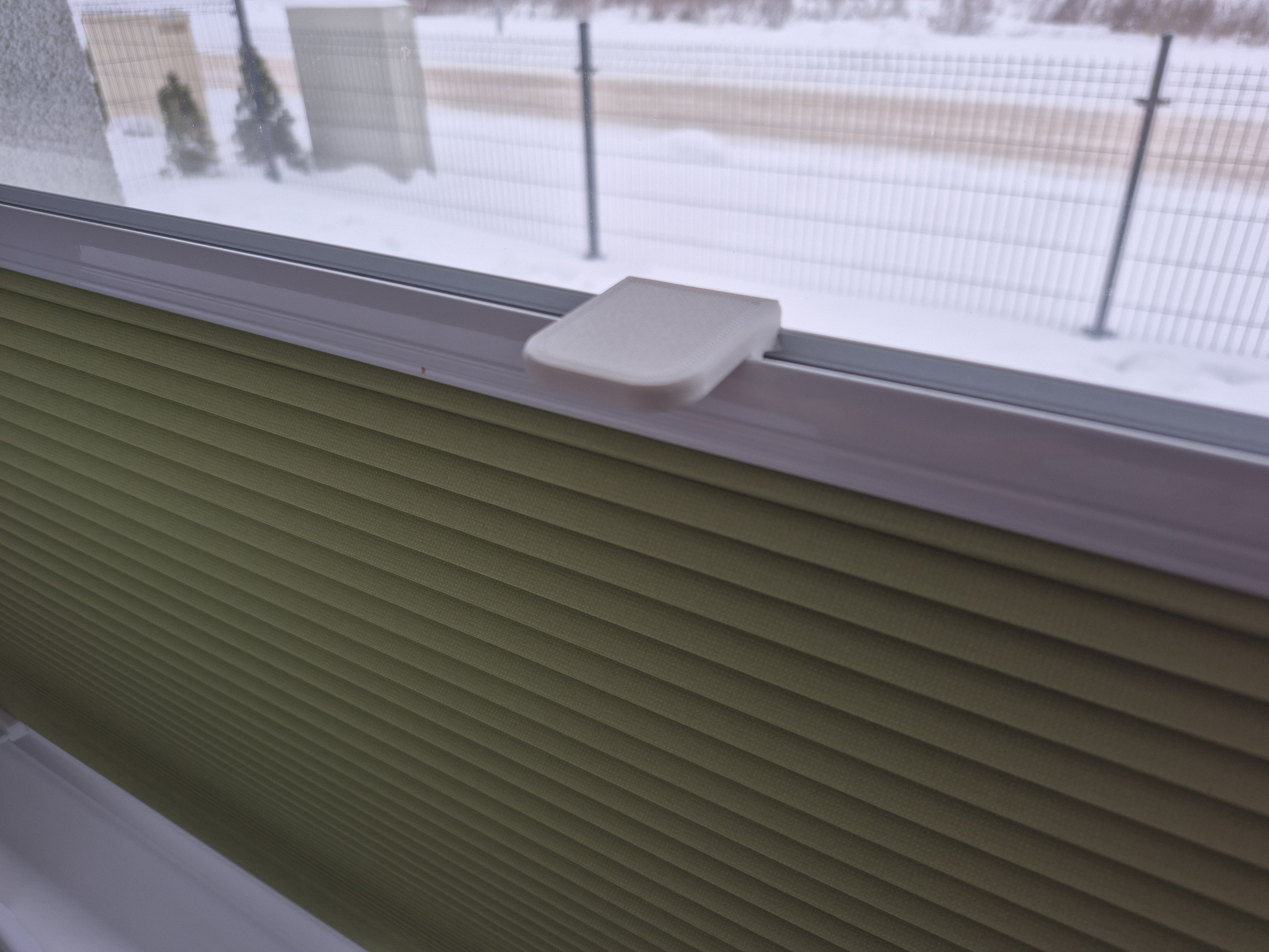 Pleated blind handle