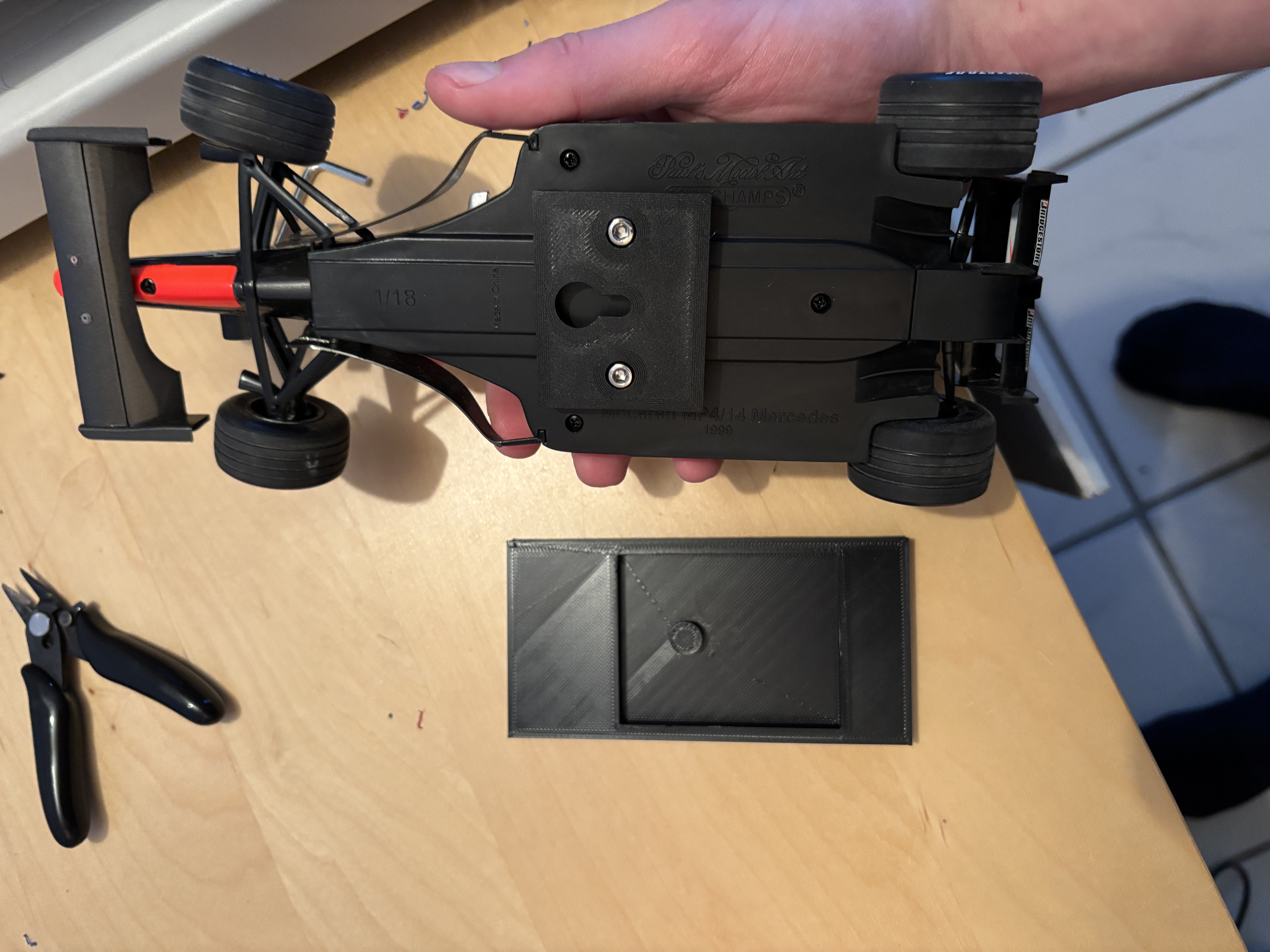 Car Wall Holder F1 and CLK