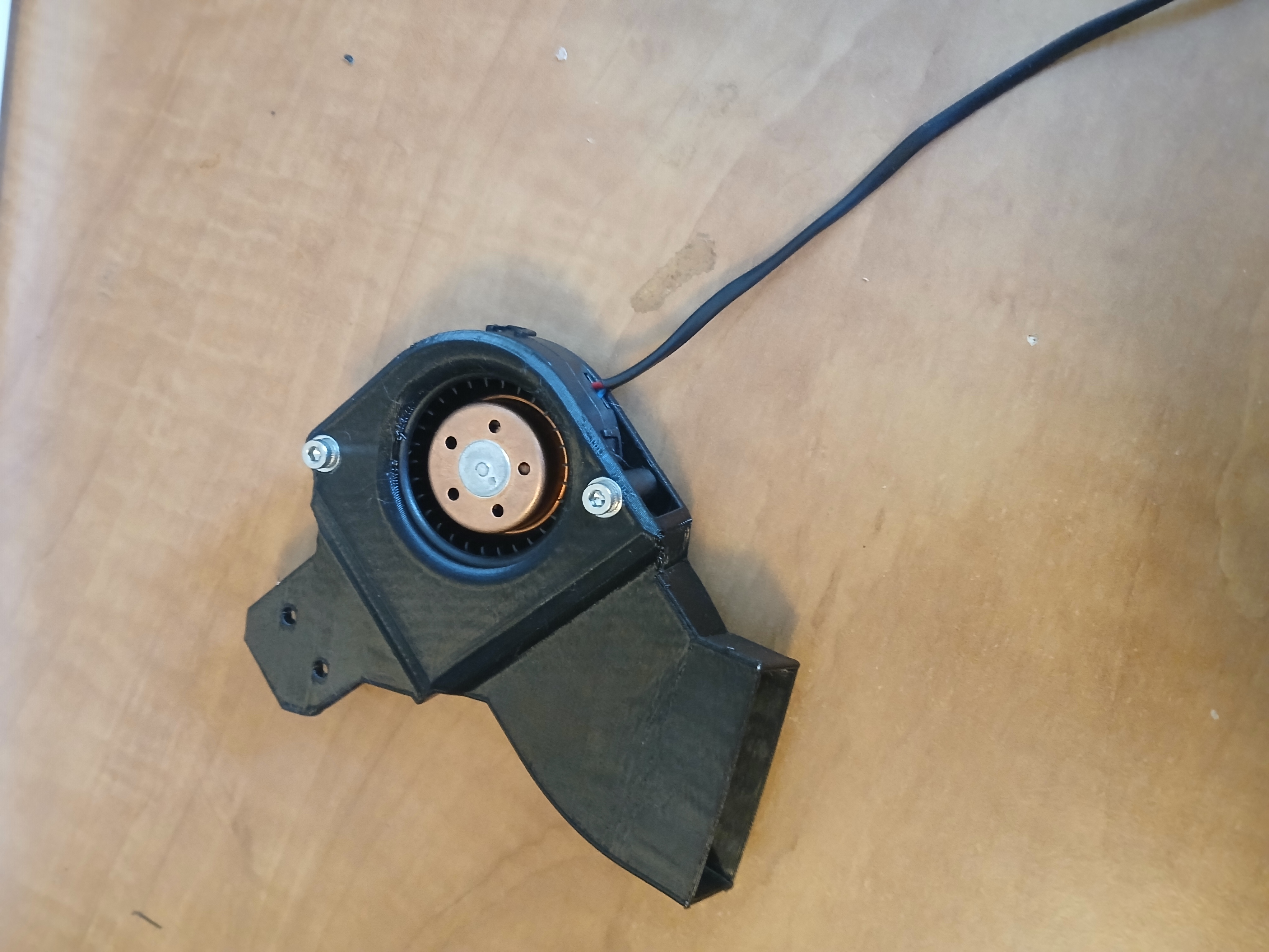 Ratrig V core 4 - side fans under bed (EBM papst RLF35-8/14N)