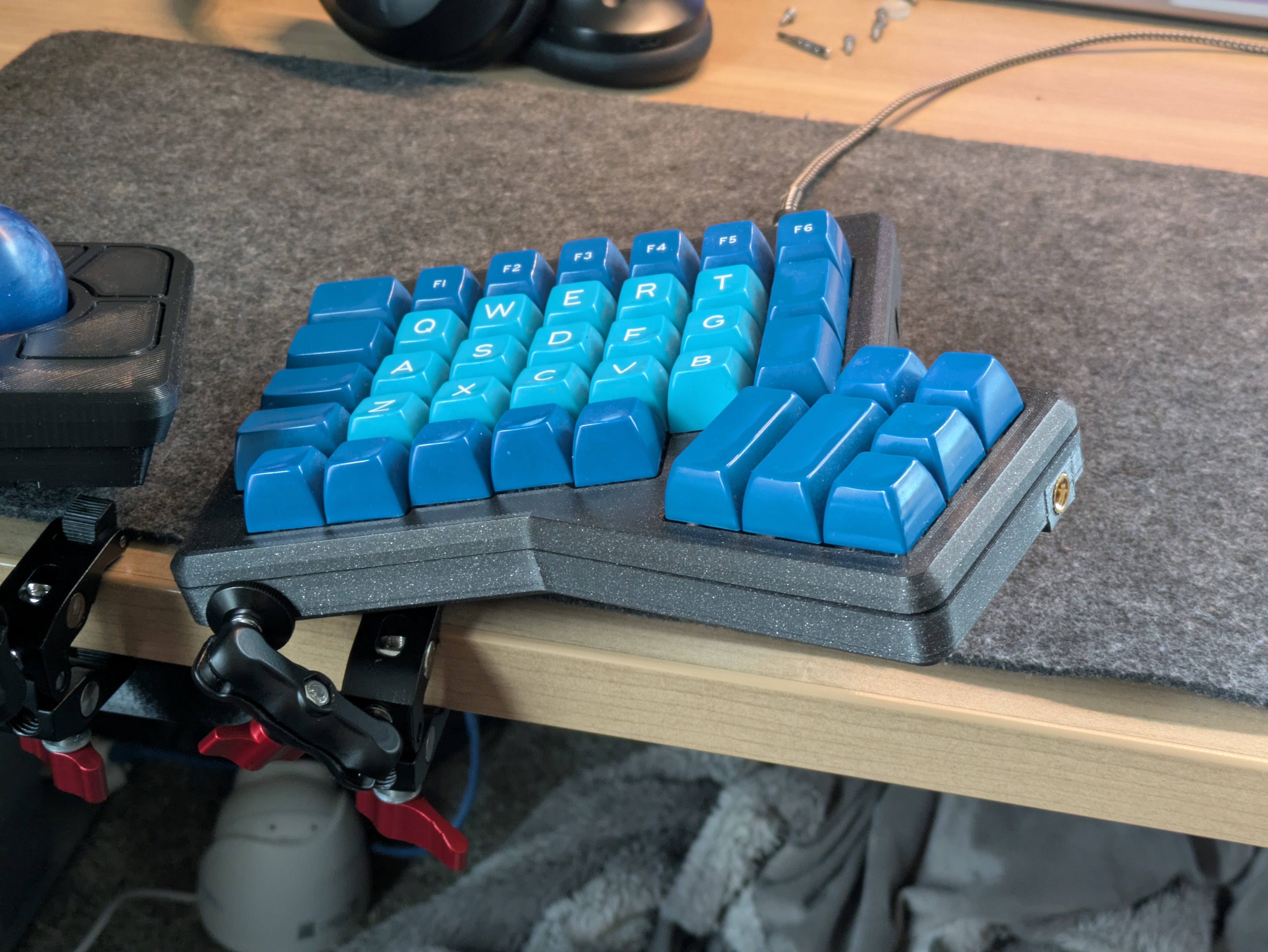 Mountable Ergodox Case — thumbnail 5