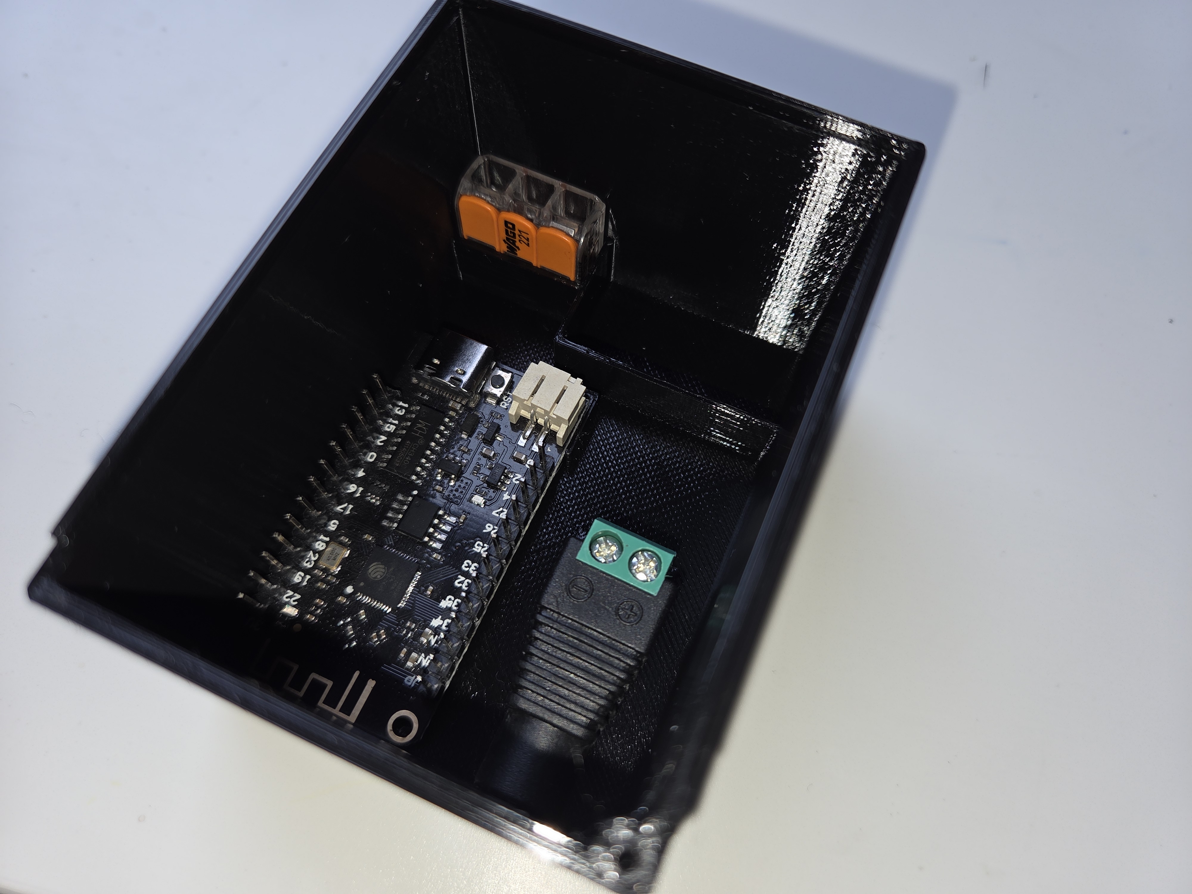 WLED box with WAGO 221 holders