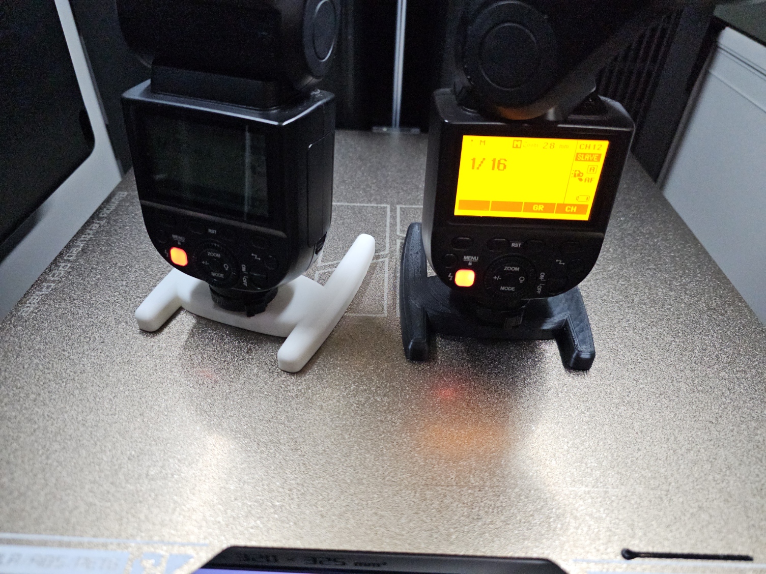 Hotshoe flash stand
