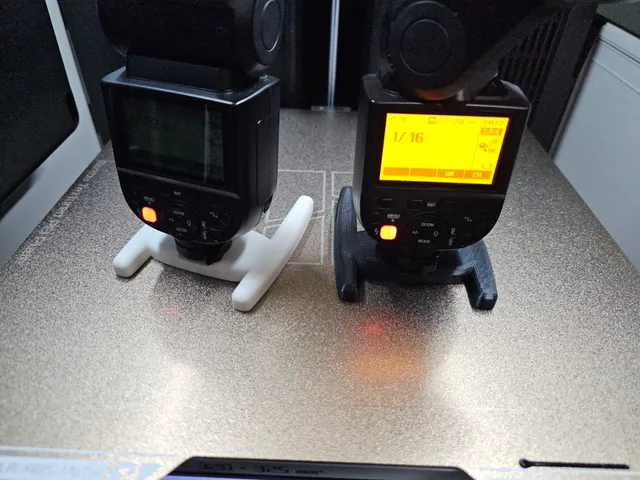 Hotshoe flash stand