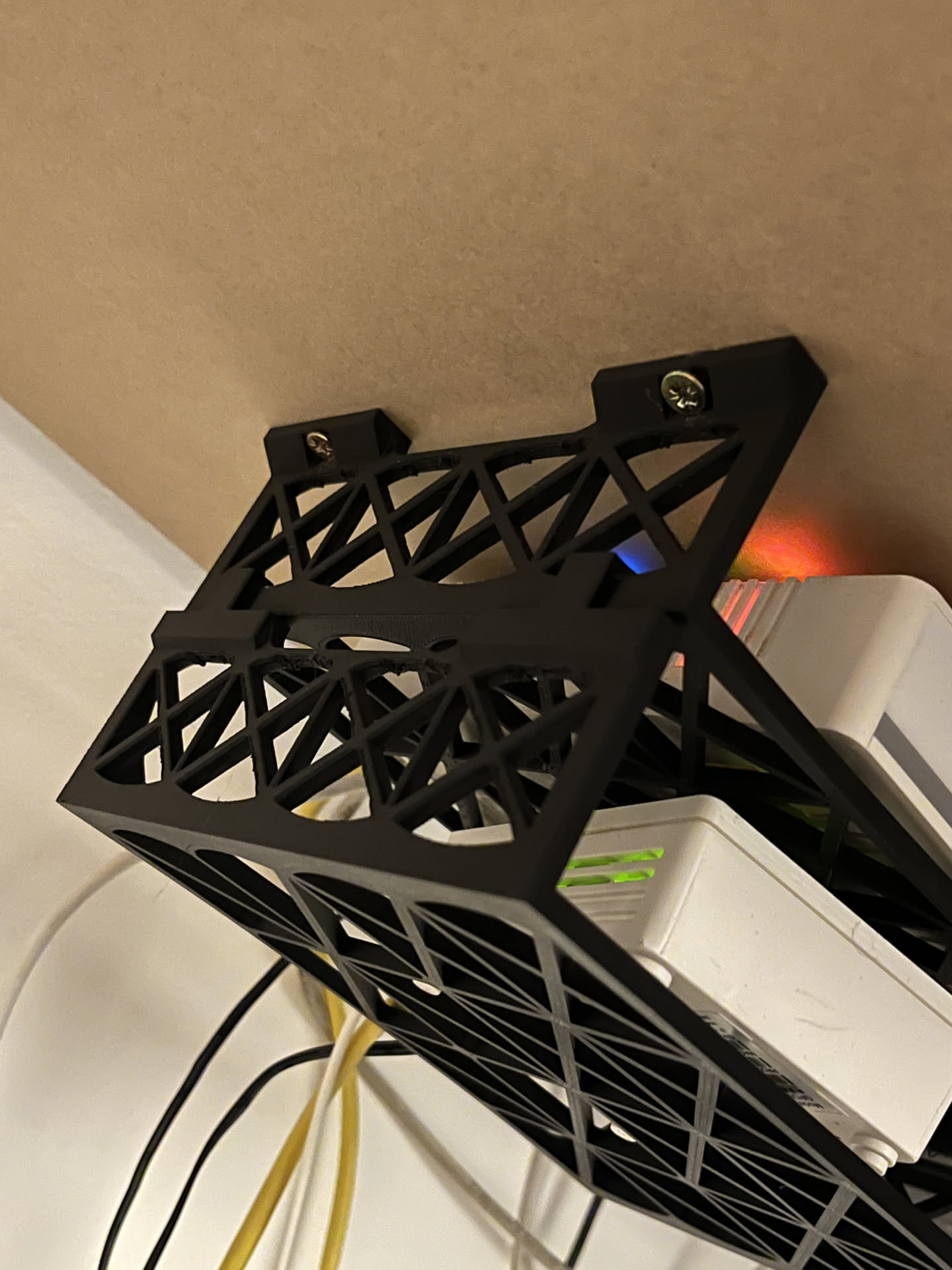Stackable Bottom Attachment for Shelf Basket