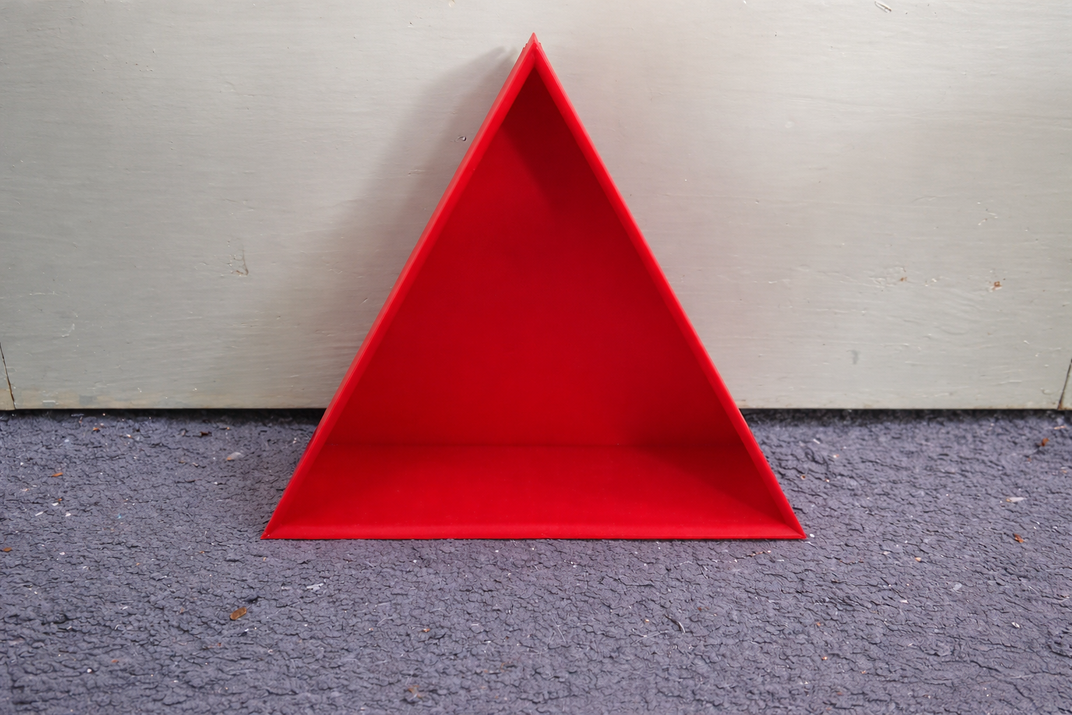 Dreieck Wandregal mit Schraubloch – Minimalistisches Design 3D model by AlphaPrint