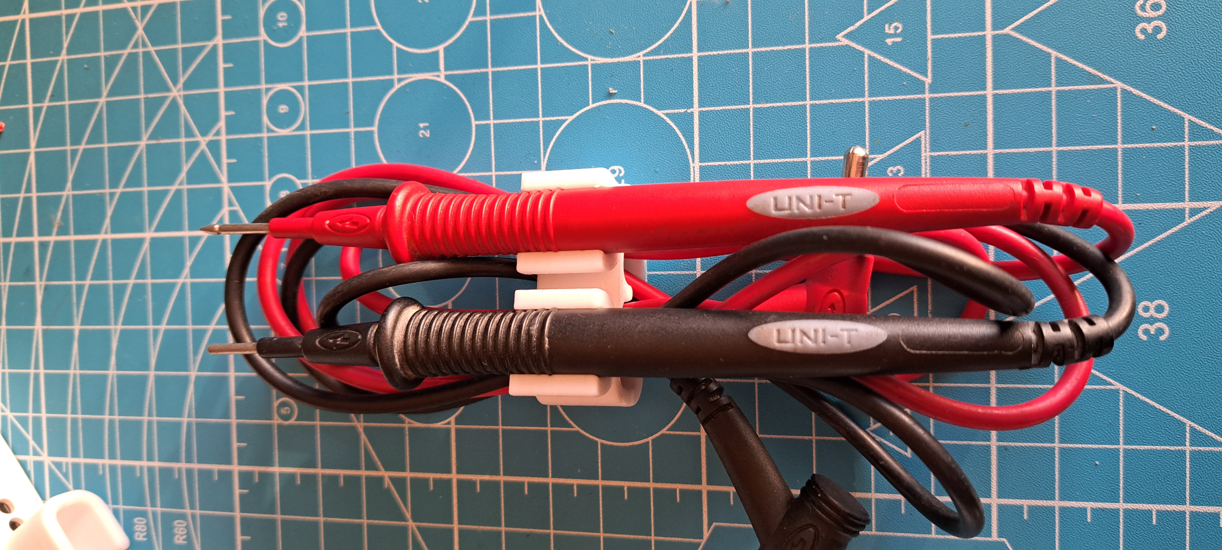 Management lead holder of multimeter