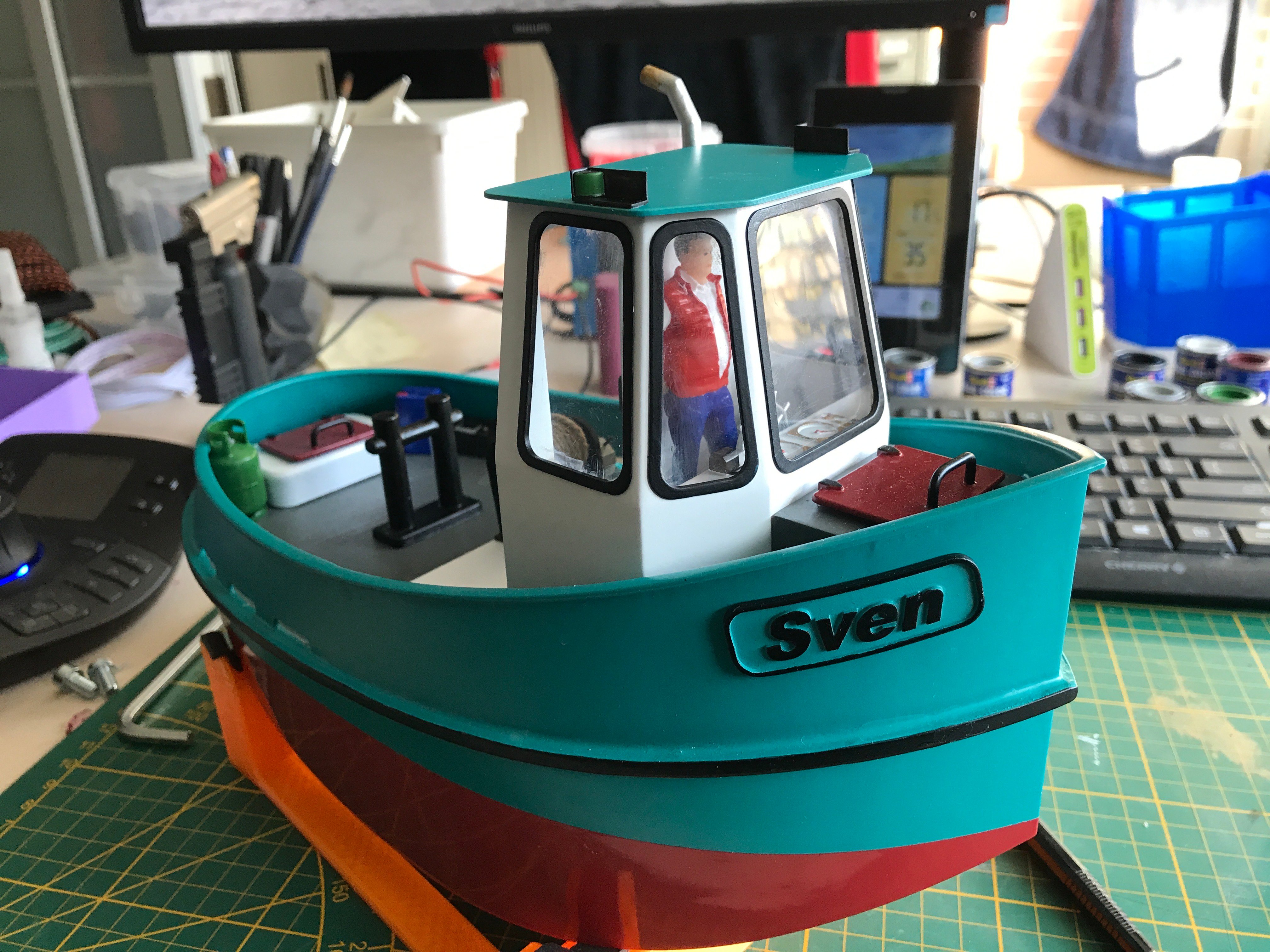 Mini RC Tugboat Sven