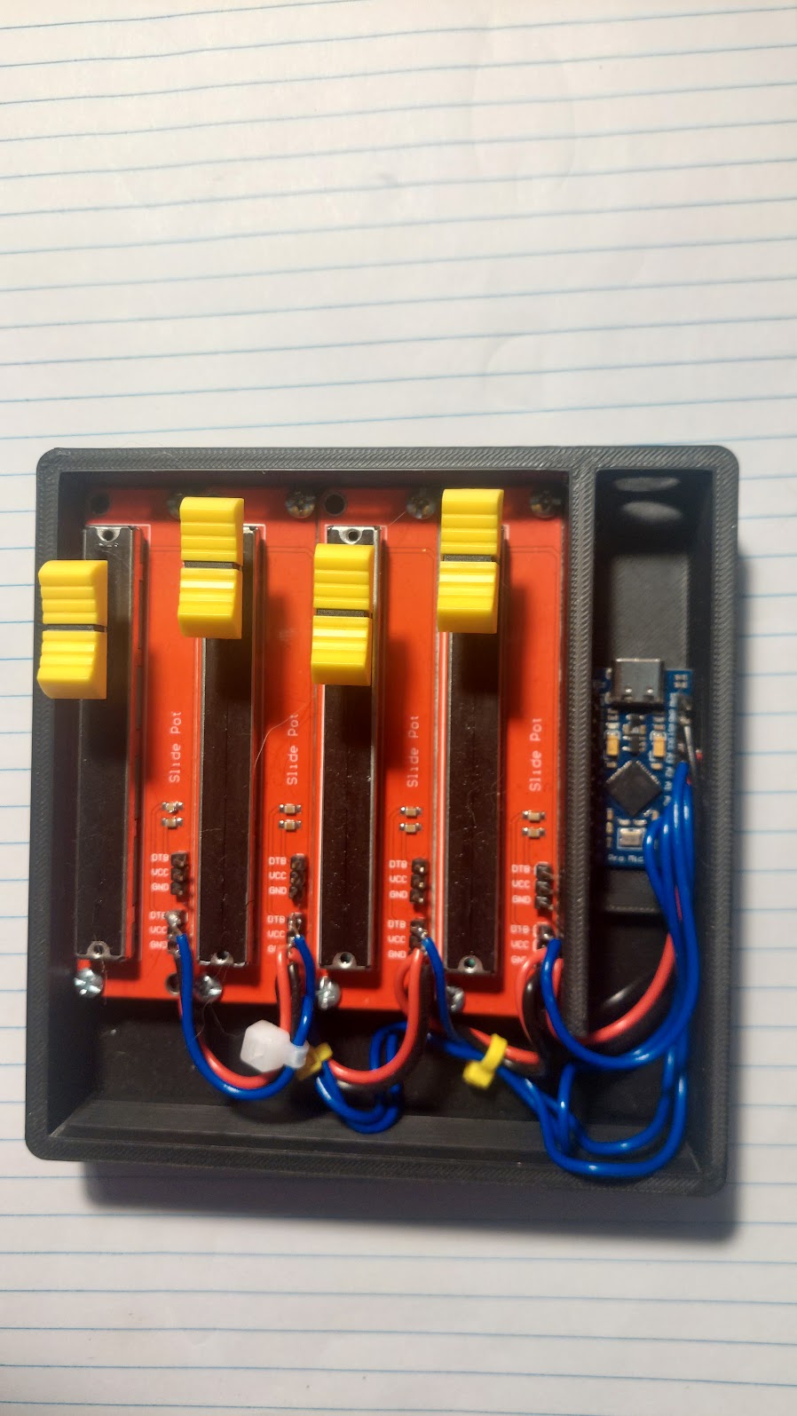 DEEJ 4 Button / 4 Slider — thumbnail 2