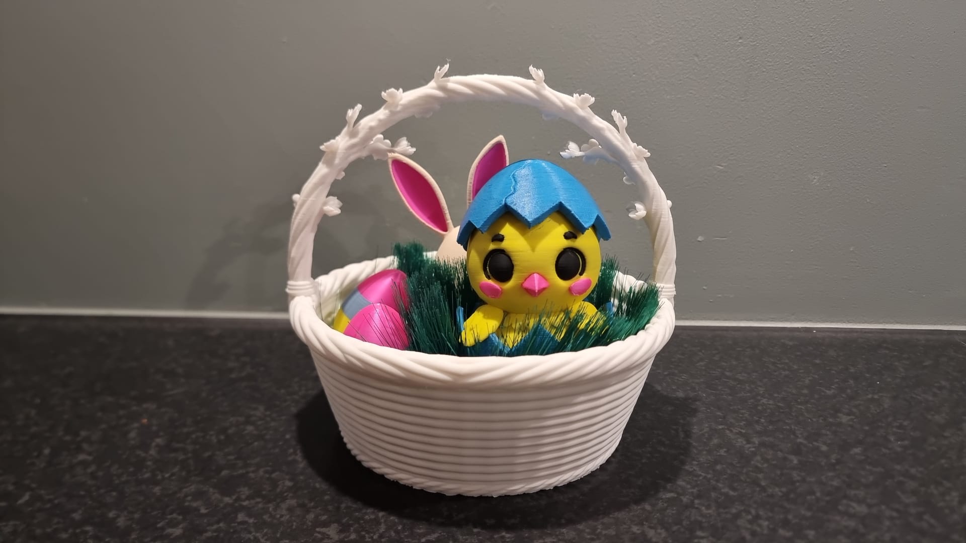 Miniatura 2 do modelo 3D Spring Chick Surprise Easter basket