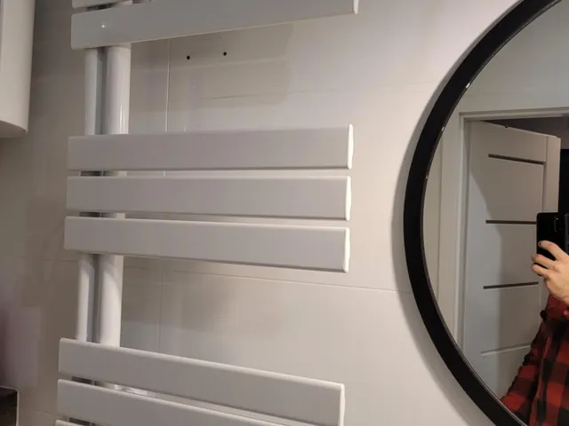 mounting for an electric bathroom radiator