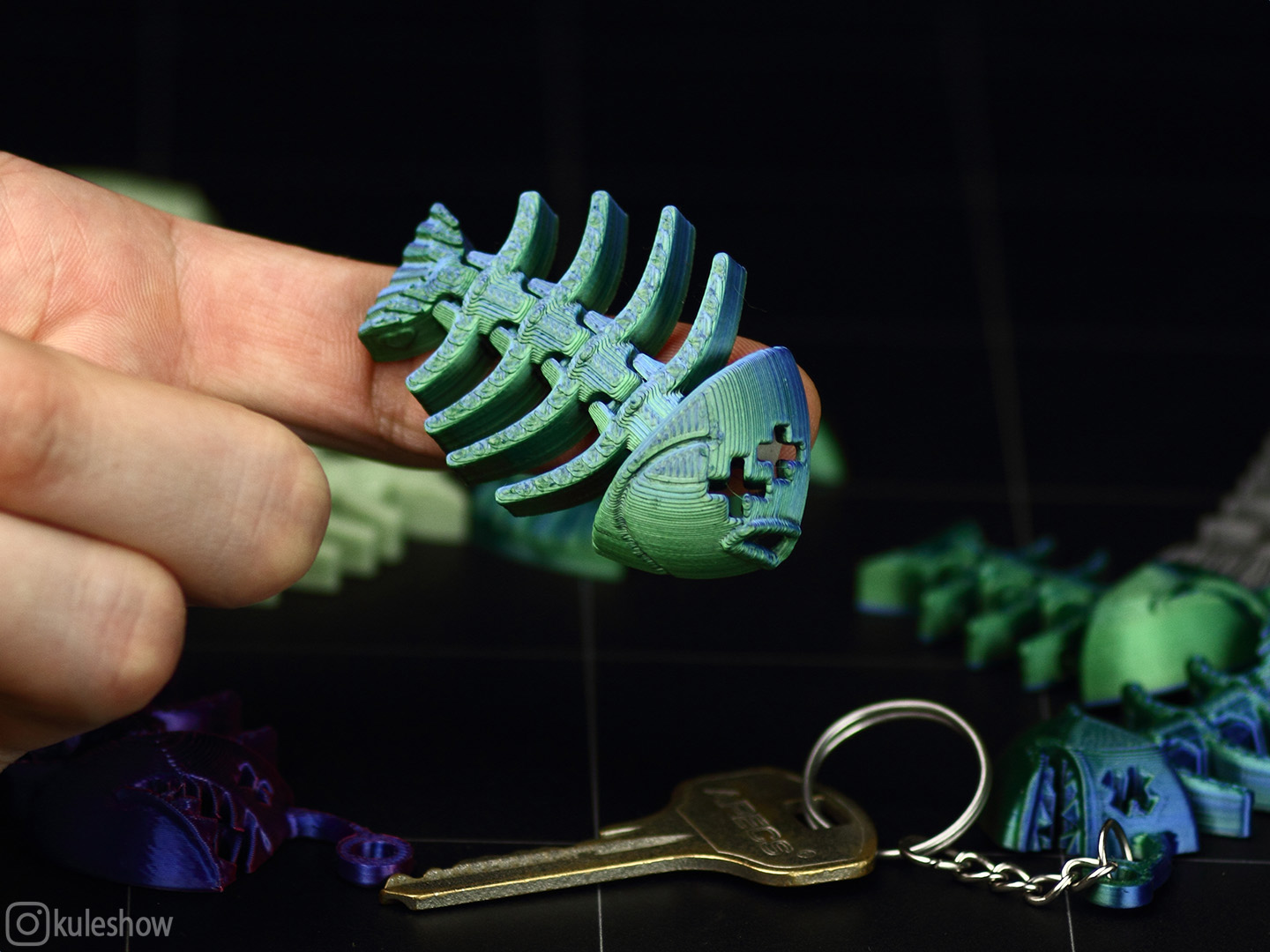 Miniatura 2 do modelo 3D Flexi Flounder Bone Keychain