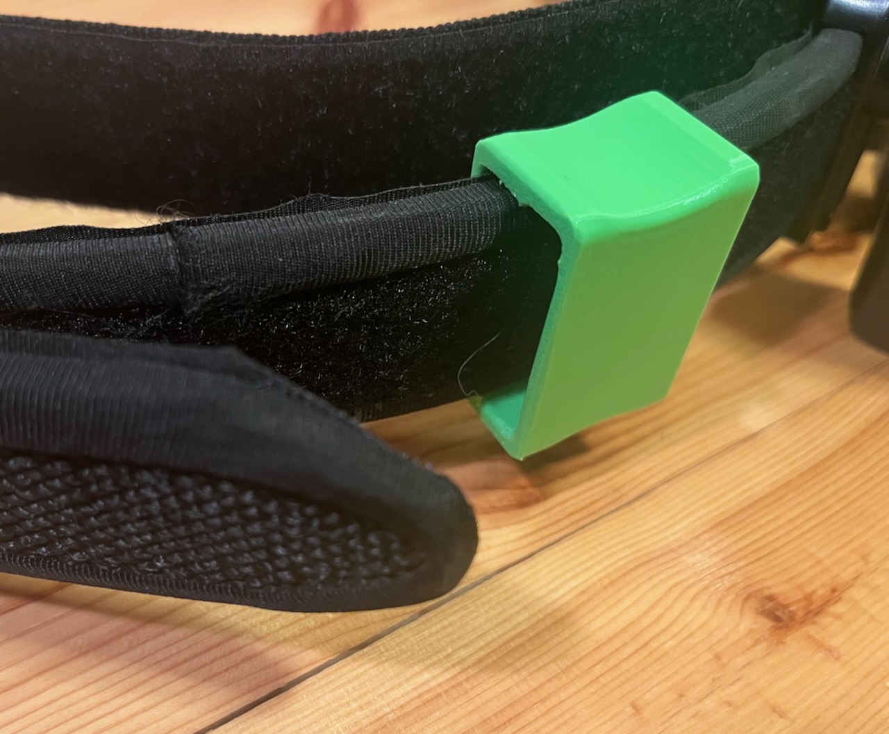 Keeper buckle for inner/outer competition gun belts