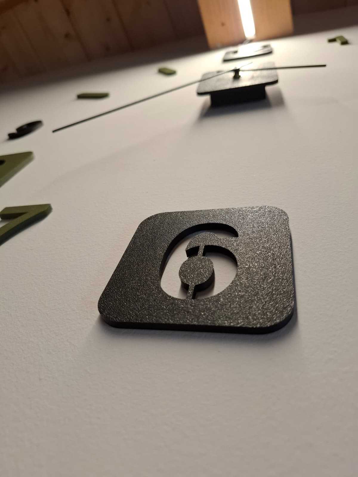 modern and minimalistic wall clock — thumbnail 2