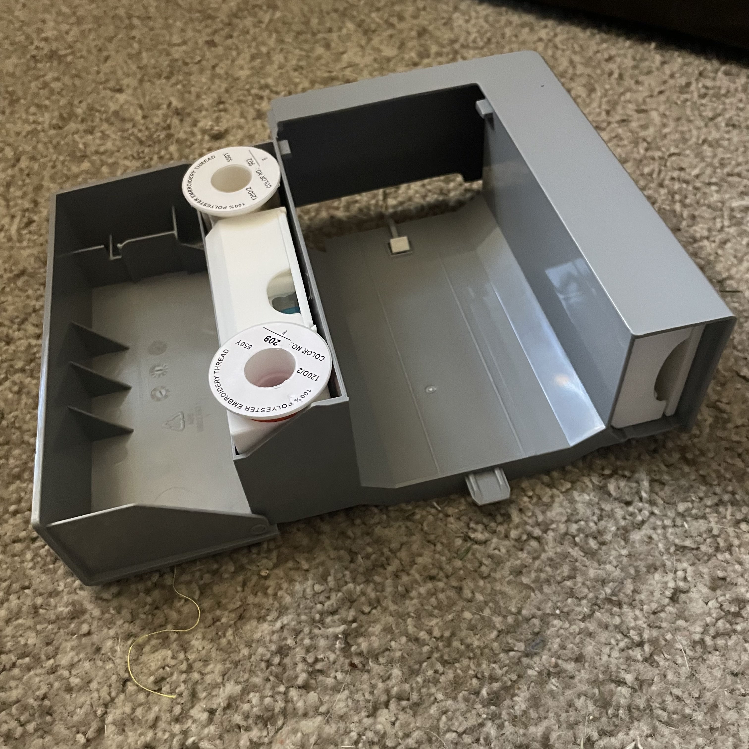Singer 4452 Accessory Storage