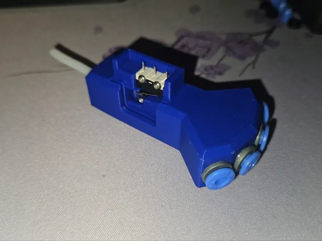 4-to-1 filament hub with microswitch sensor and ECAS pneumatic fitting