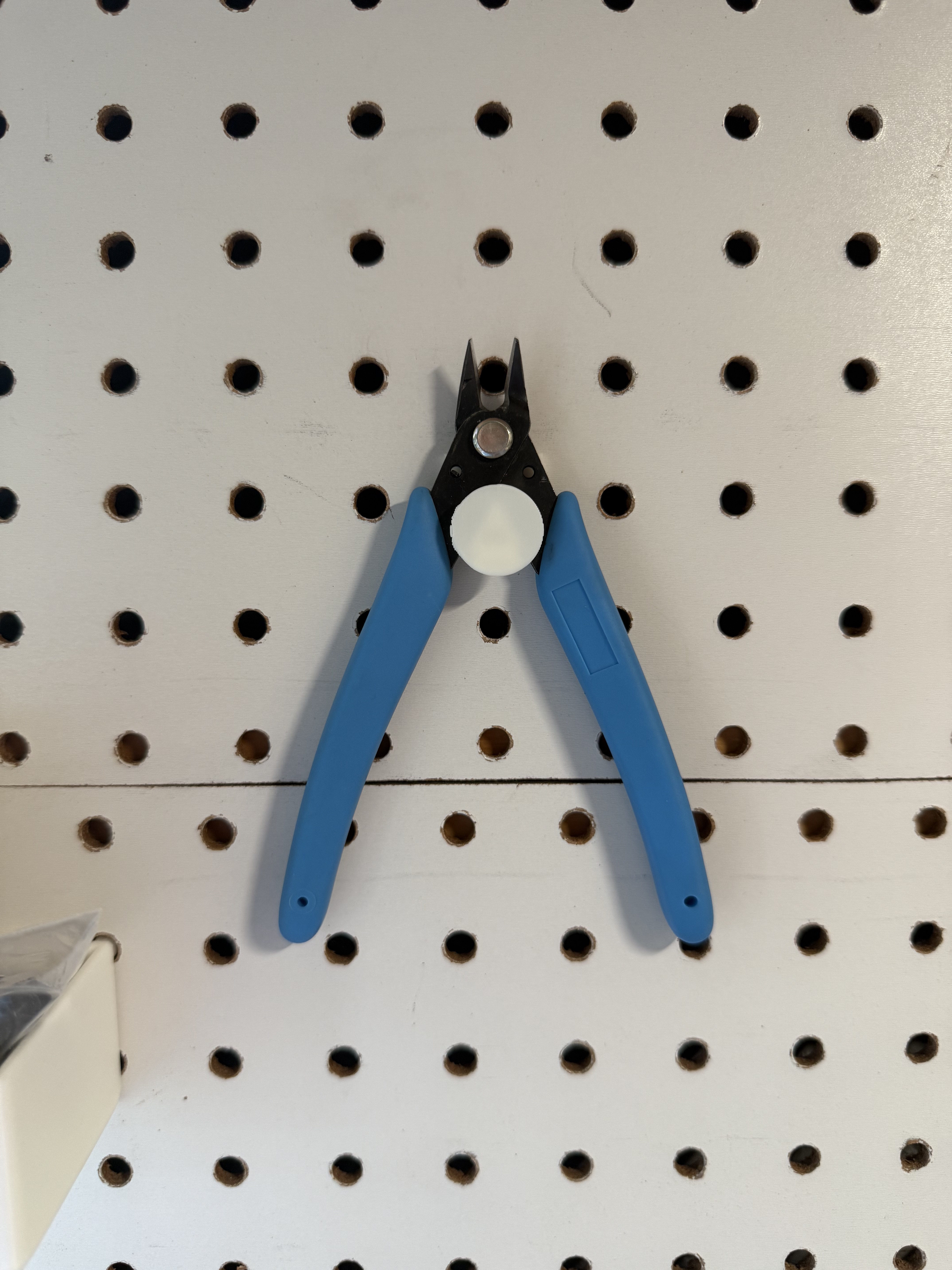 Simple 1/4" Pegboard Cutter/Pliers Holder