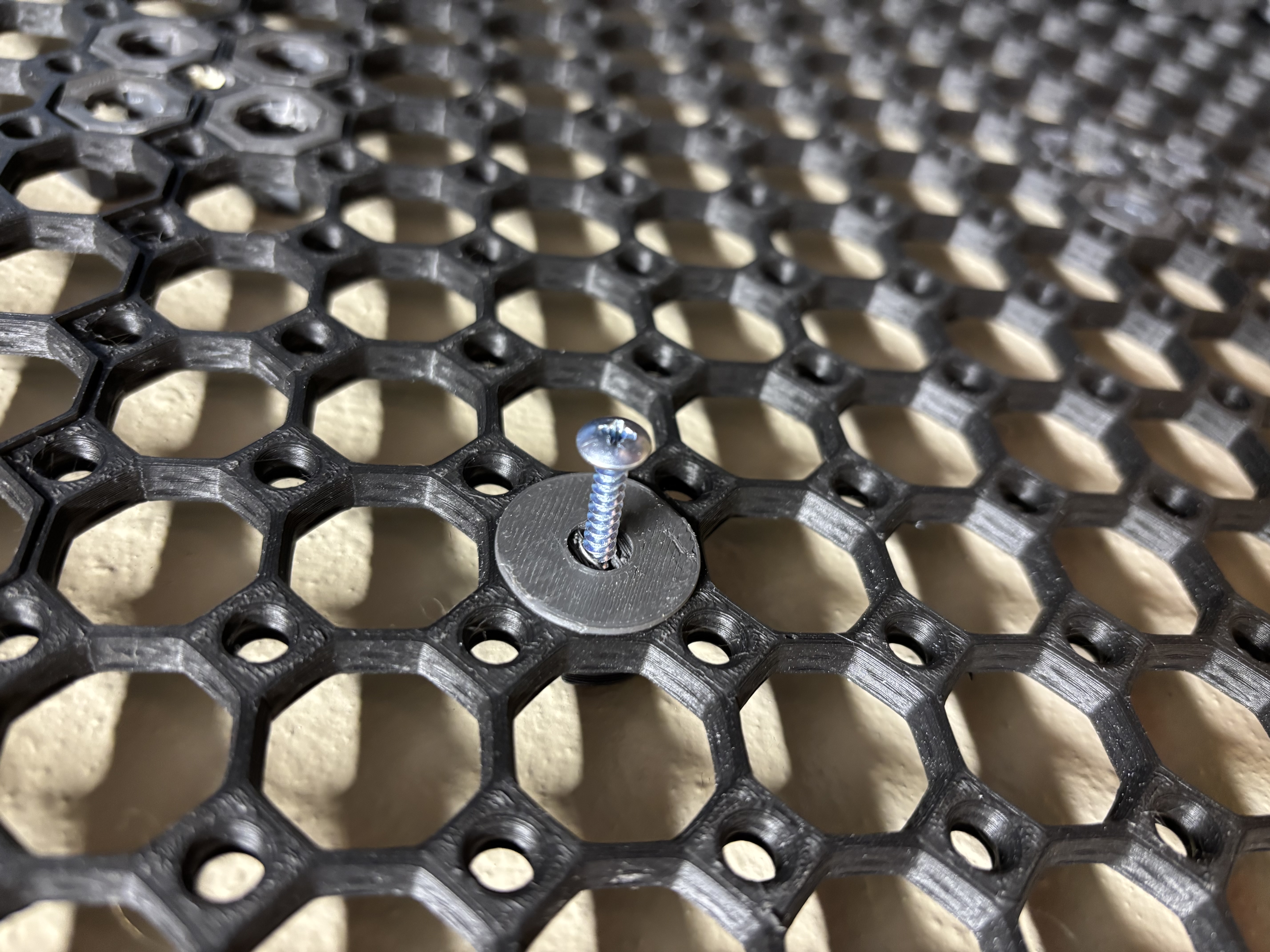 Multiboard big thread #6 screw insert