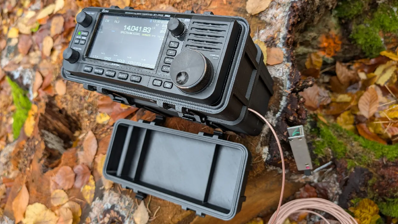 Icom IC-705 variably expandable rugged box by OK1HRA | Download