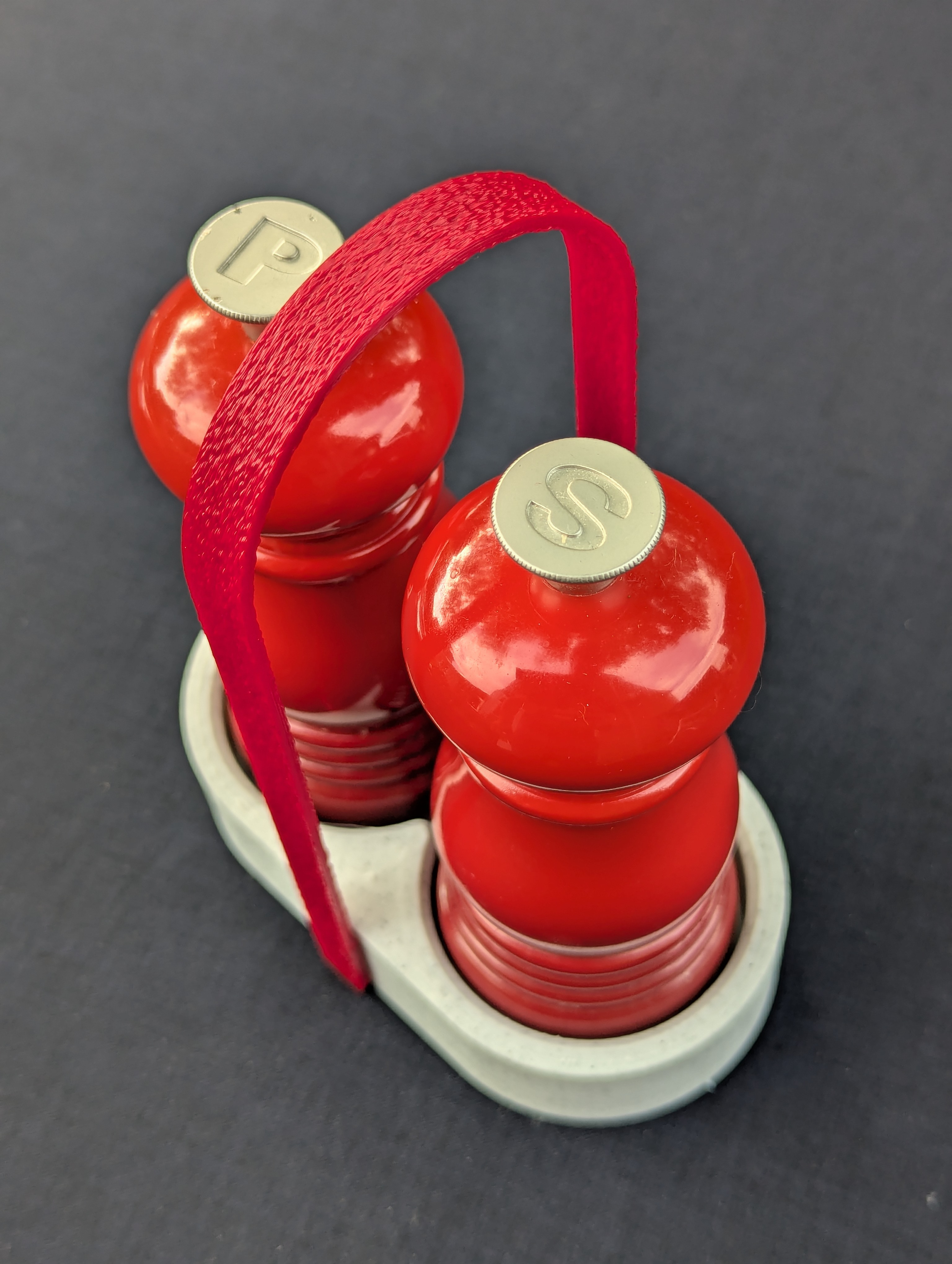 Salt Pepper set holder/basket (Le Creuset)