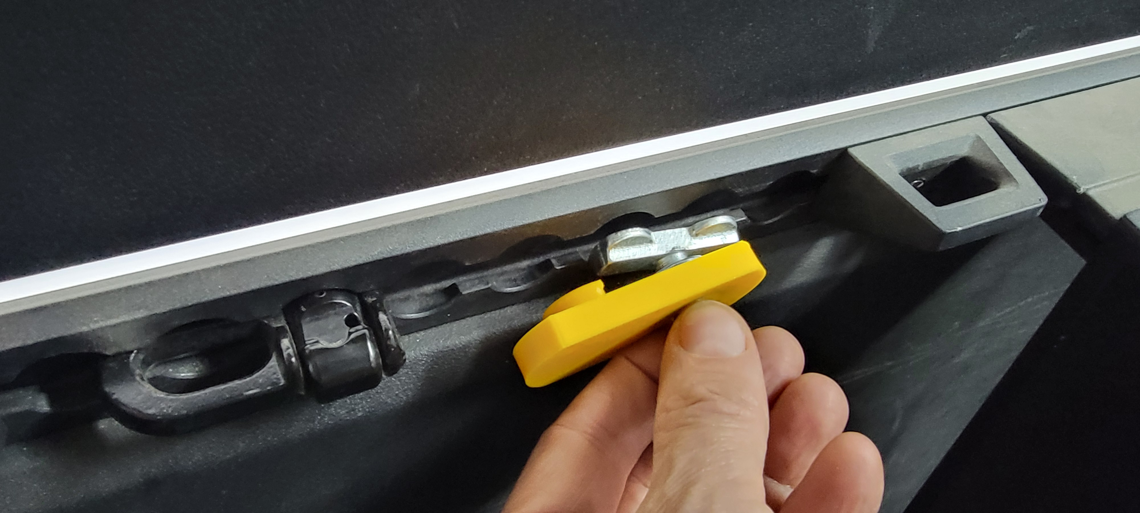 Miniatura 3 do modelo 3D L Track Stud Lockers