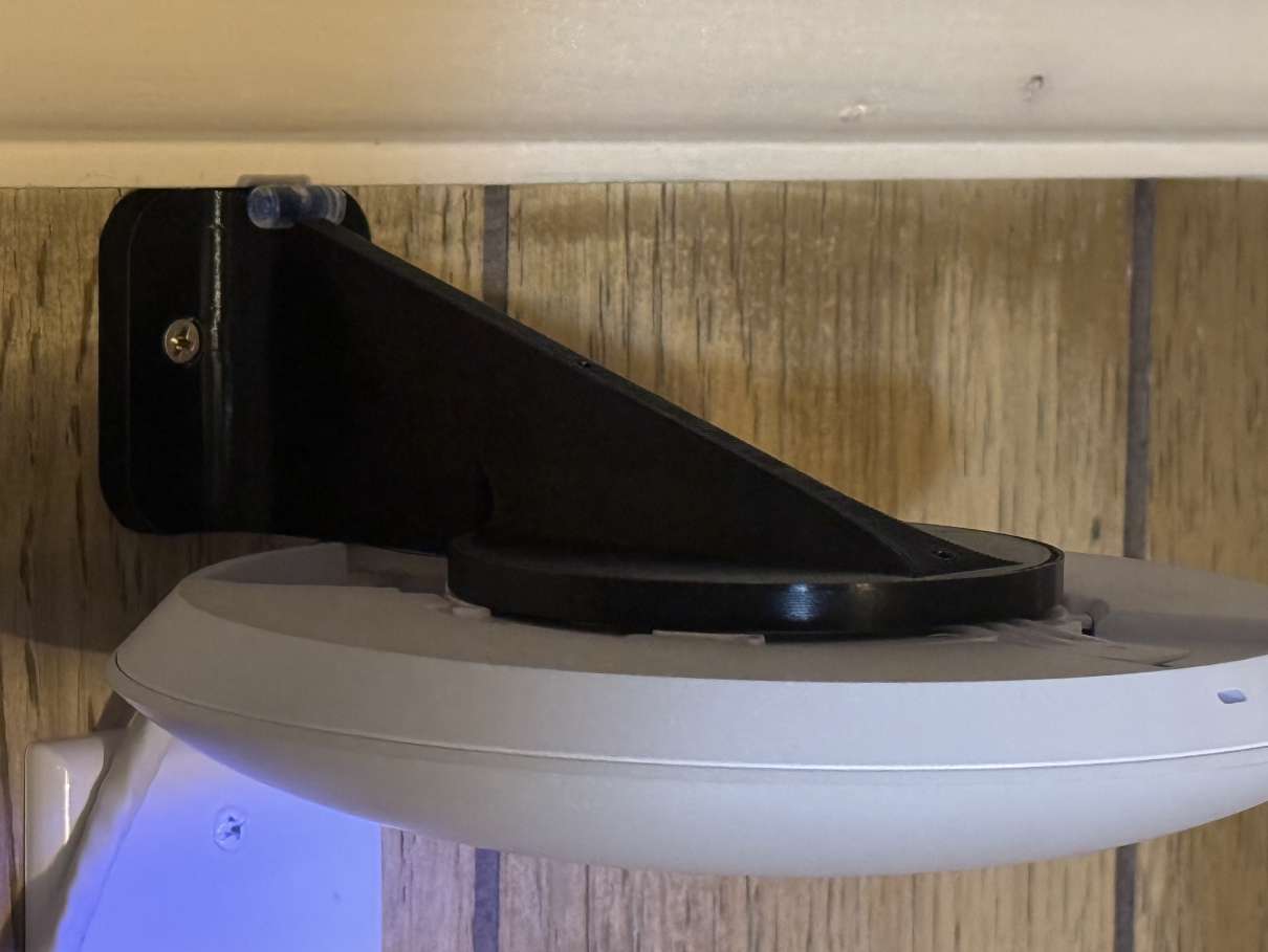 U7 Lite Wall Mount