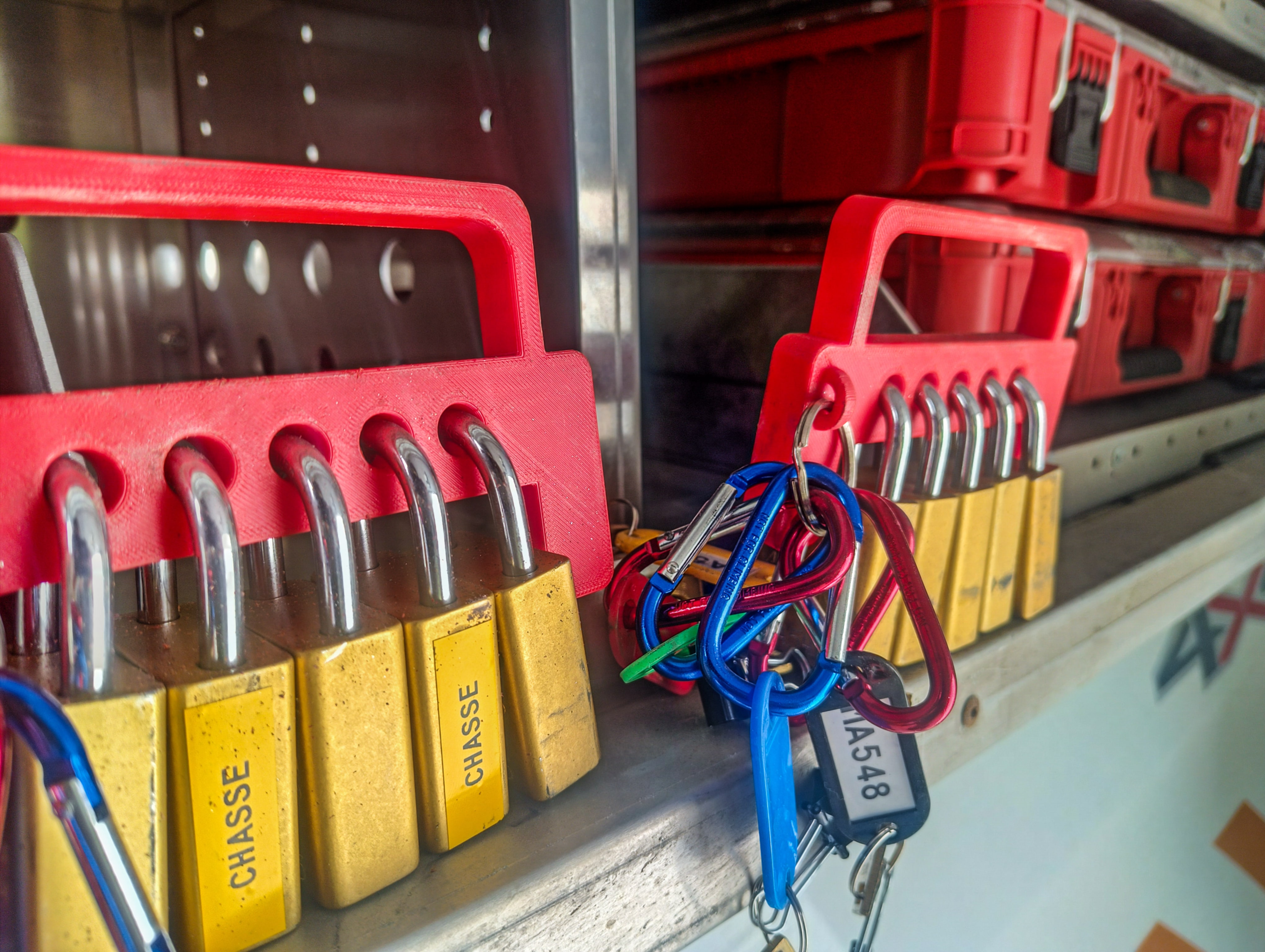 Miniatura 2 do modelo 3D Padlock lockout Holder