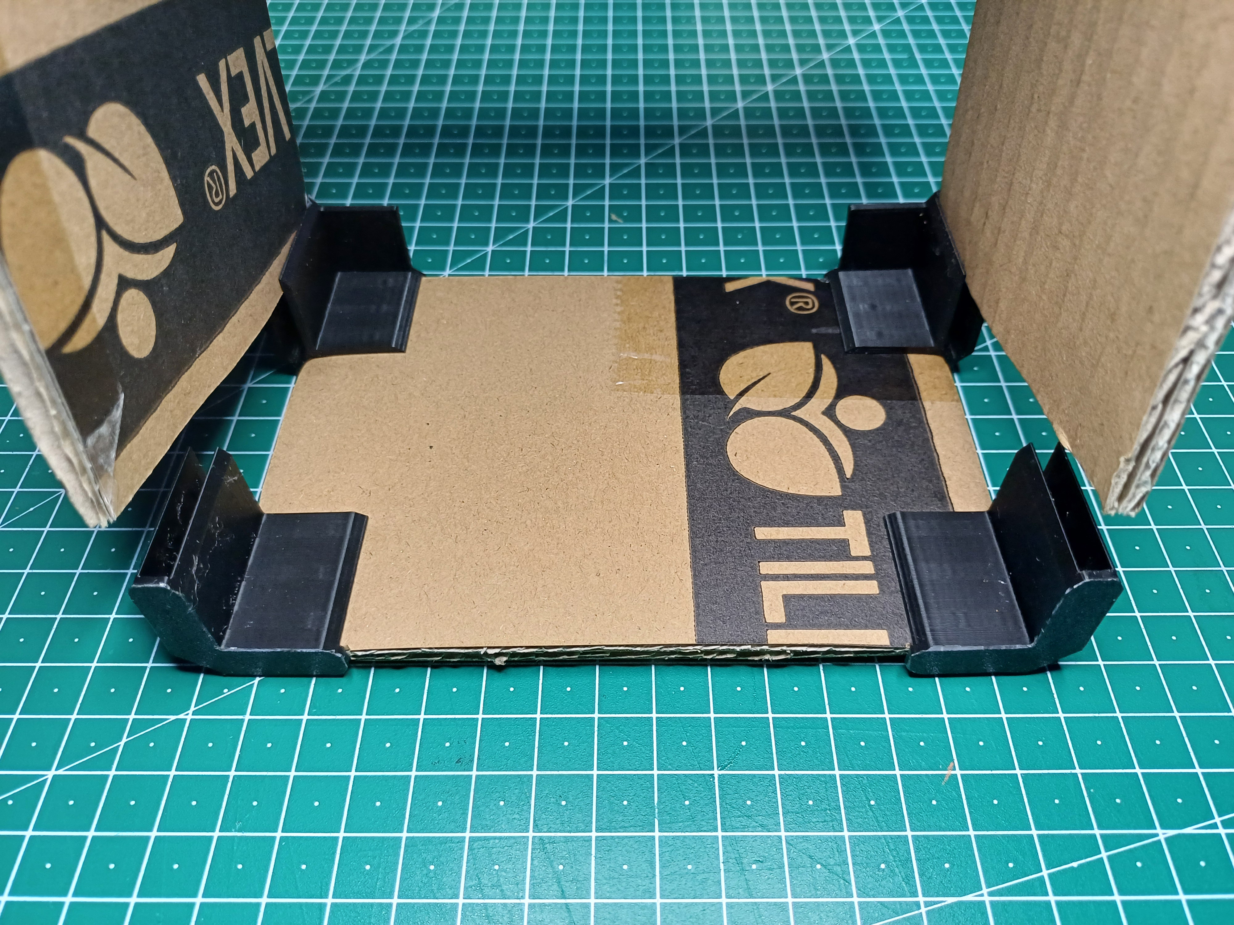 Miniatura 5 do modelo 3D Cardboard Box Corners
