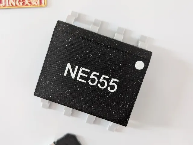 NE555 Fridge Magnet