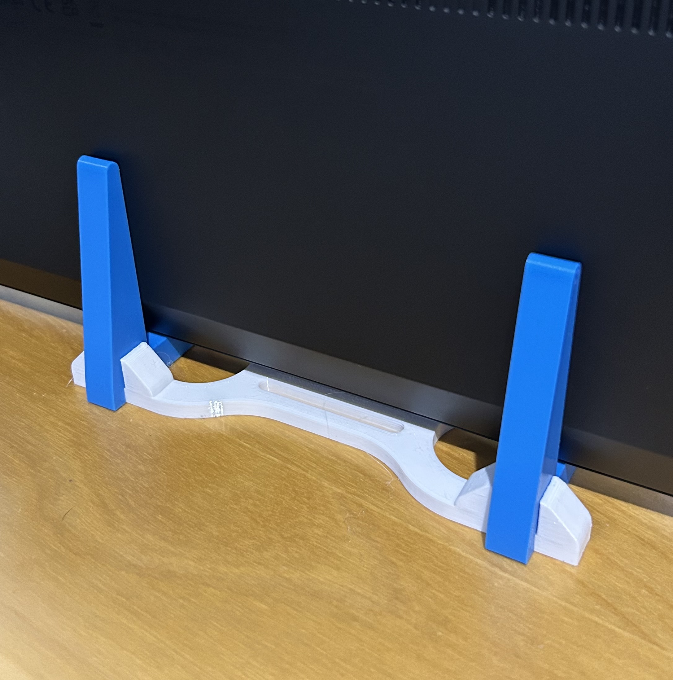 Parametric Vertical Laptop Stand (12-30mm) 3D model