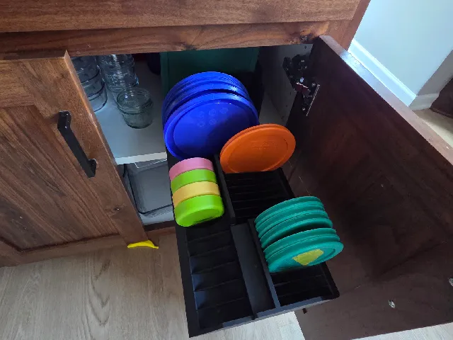 Modular Sliding Pyrex Lid Holder System