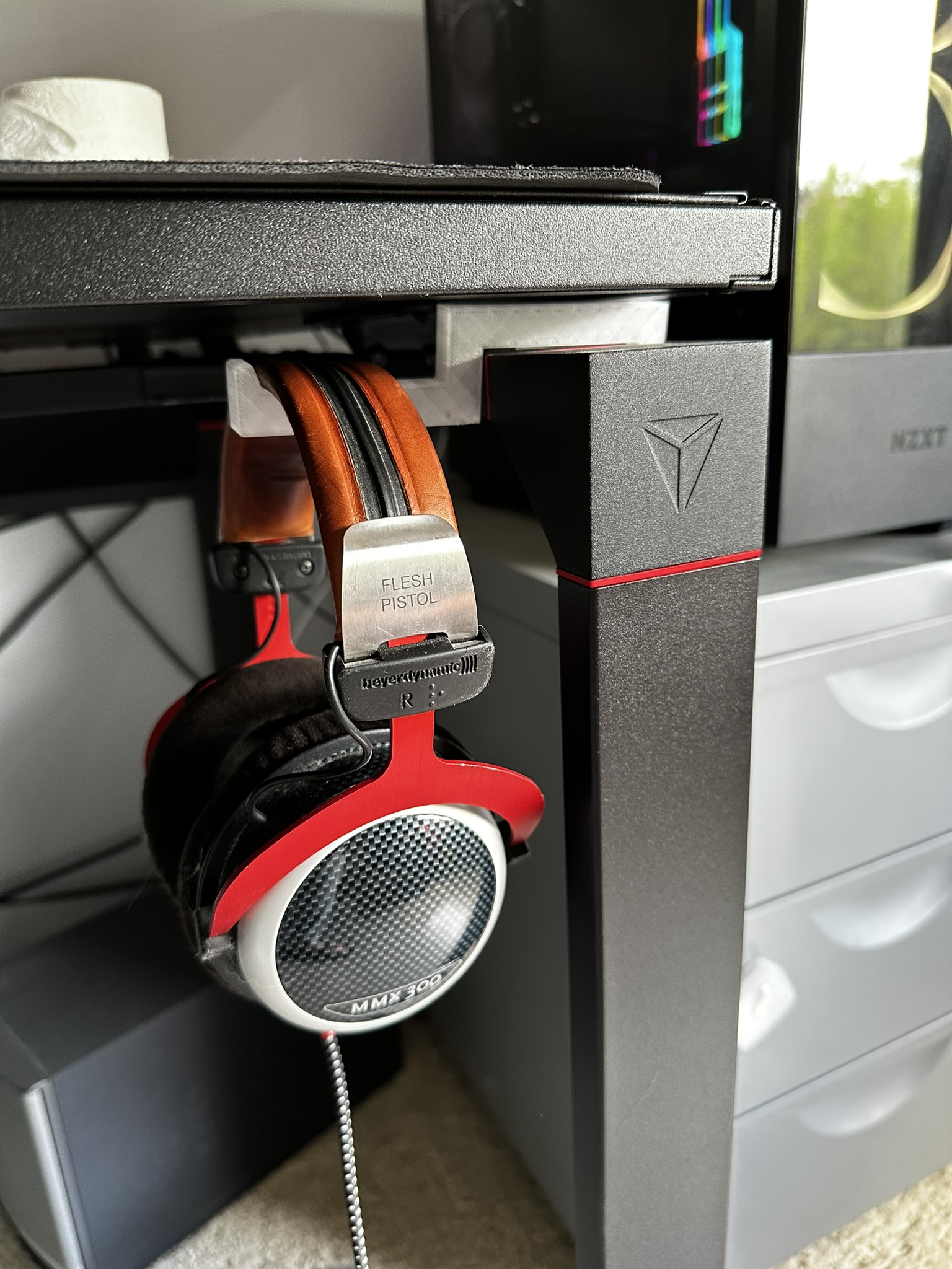 Magnus Desk Headphone underhook
