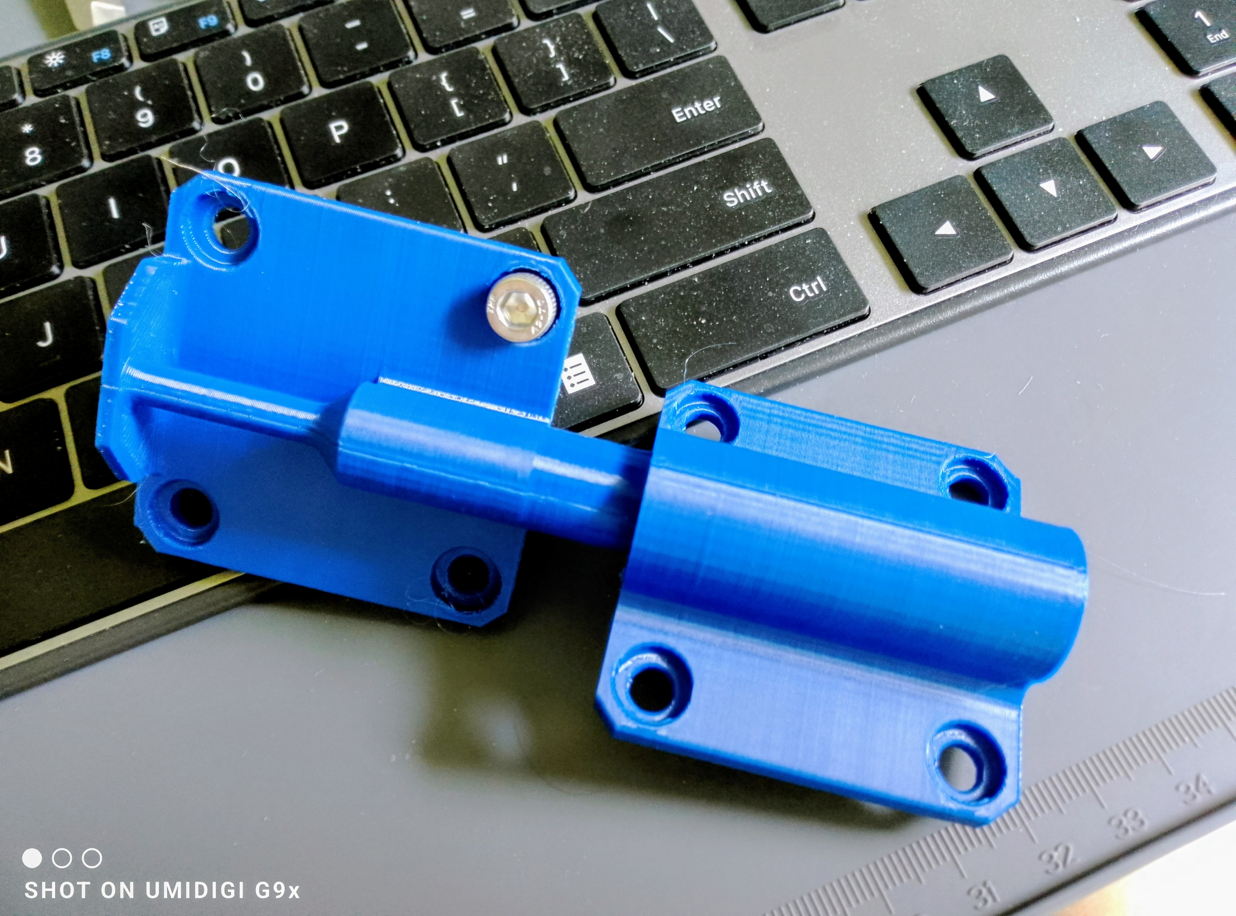 Pivoting Hinge