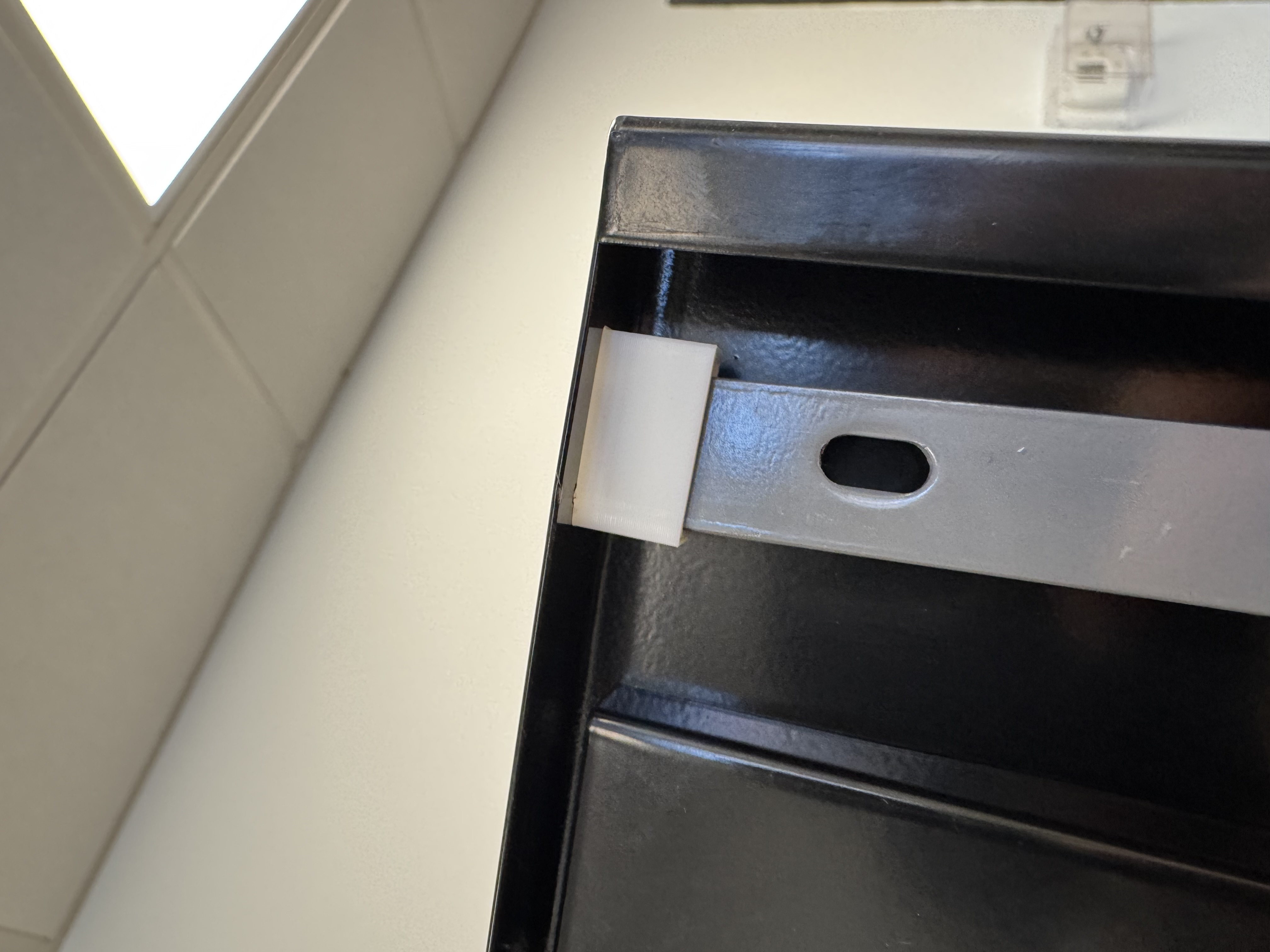 Locking Rod Retainer for ULINE cabinets