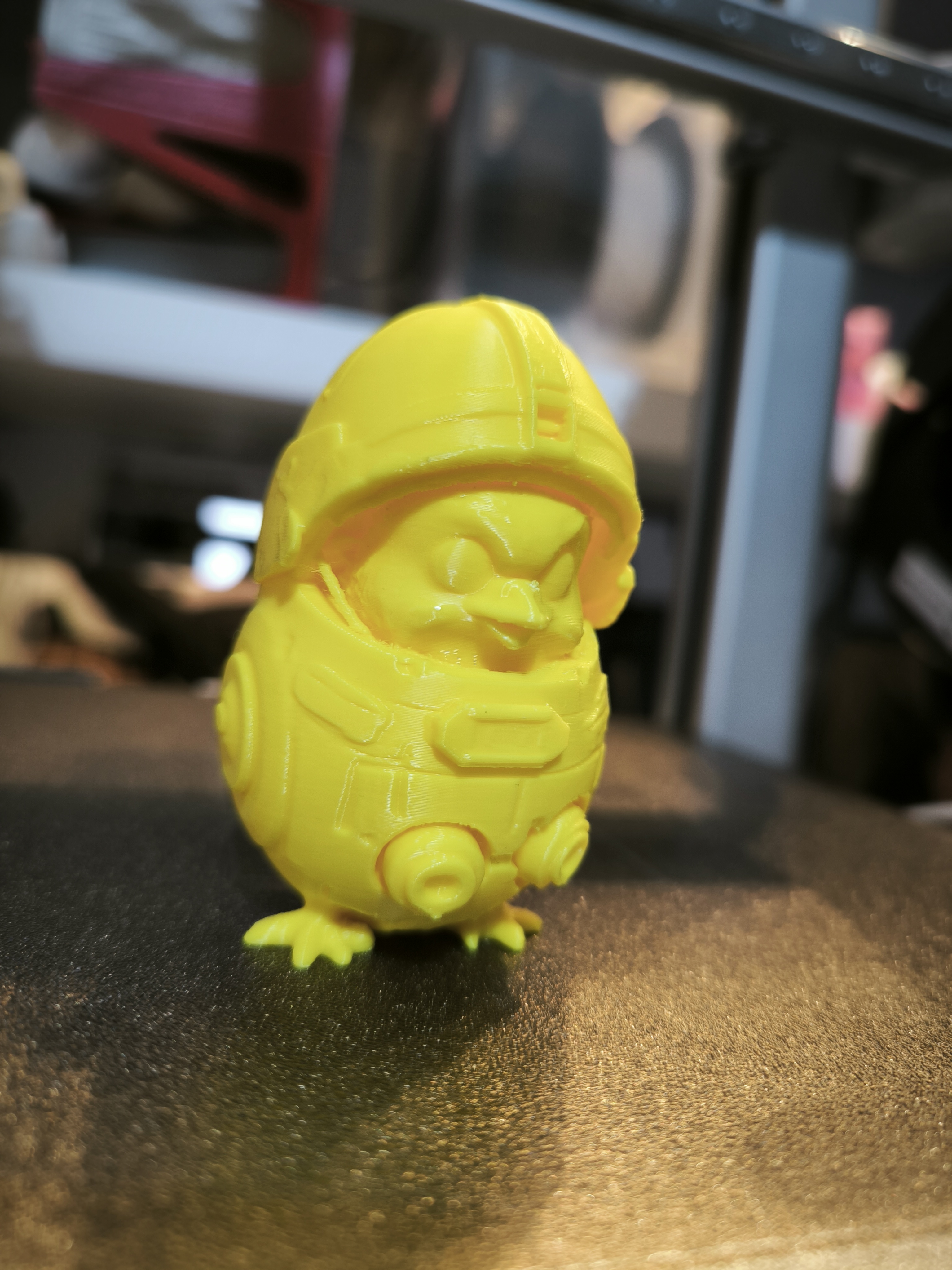 Miniatura 5 do modelo 3D Easter Chick - Egg Exo SpaceSuit