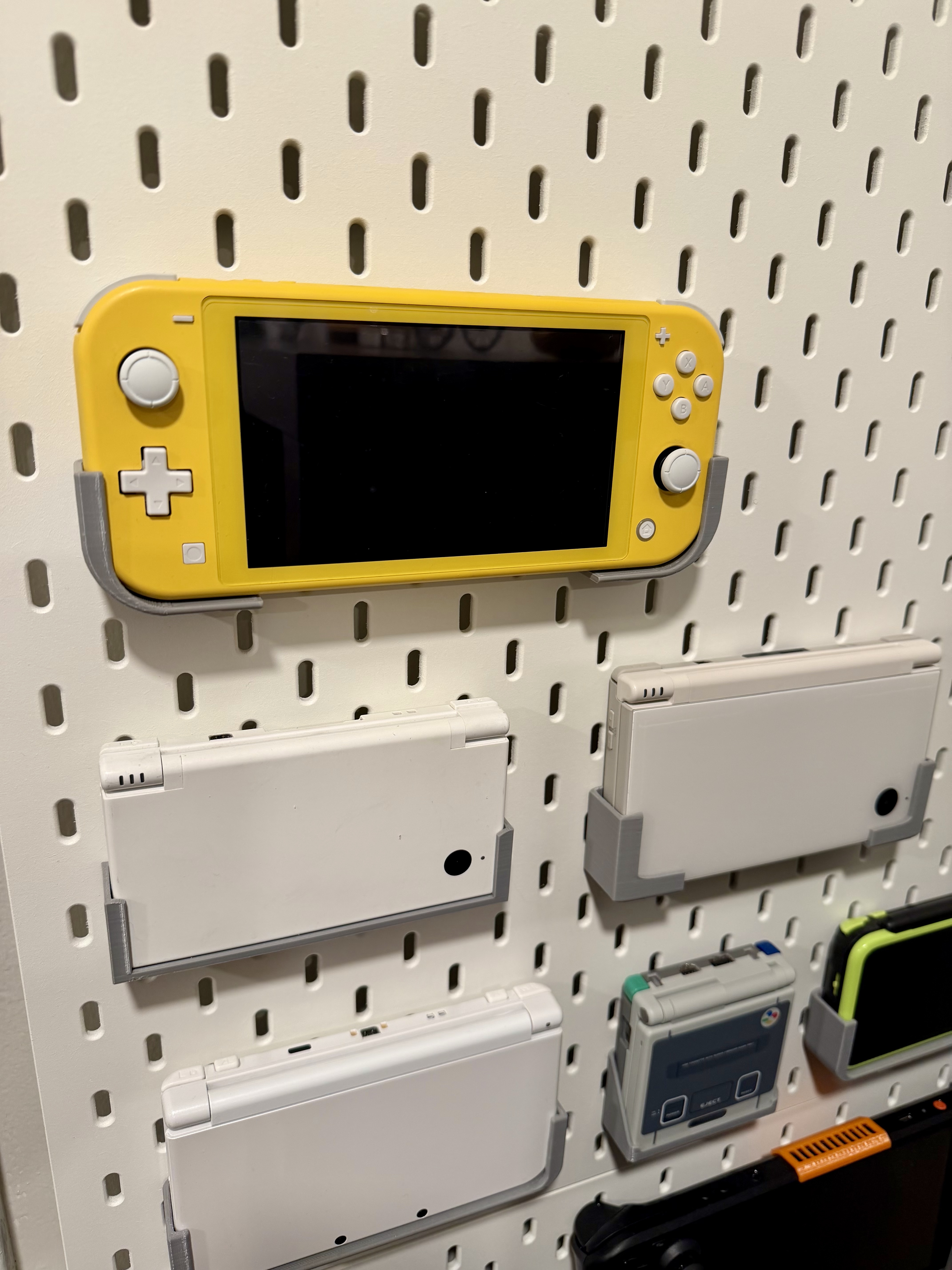 A simple Switch Lite Skadis mount