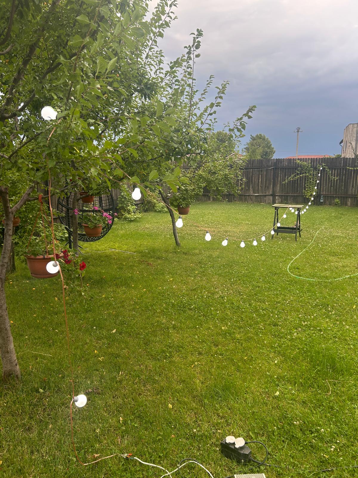 Threaded Light Bulb and Socket for Outdoor String Lights