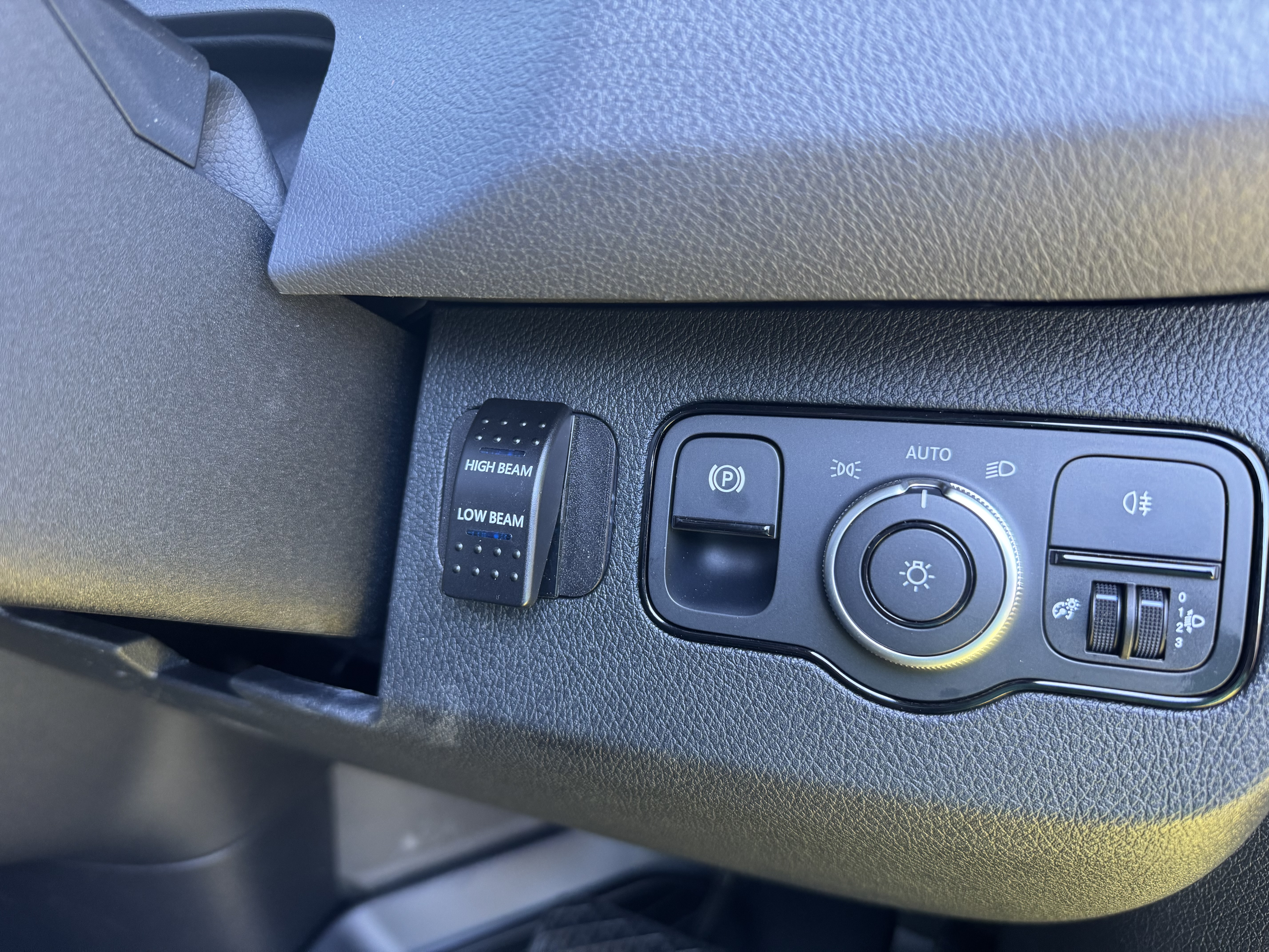 Sprinter SV30 carling type rocker switch holder