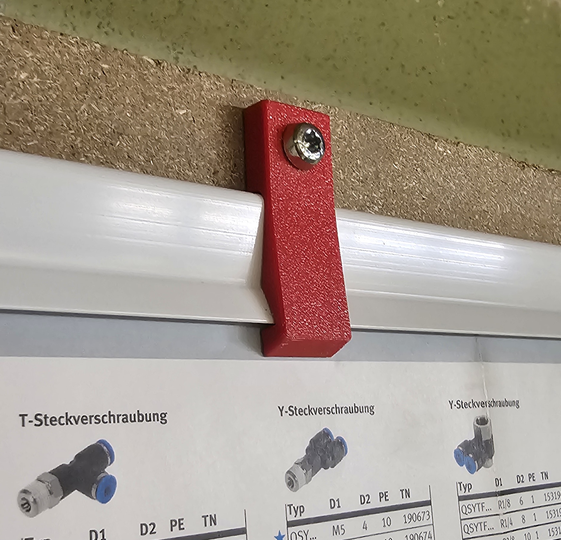 Halter für Klemmschiene