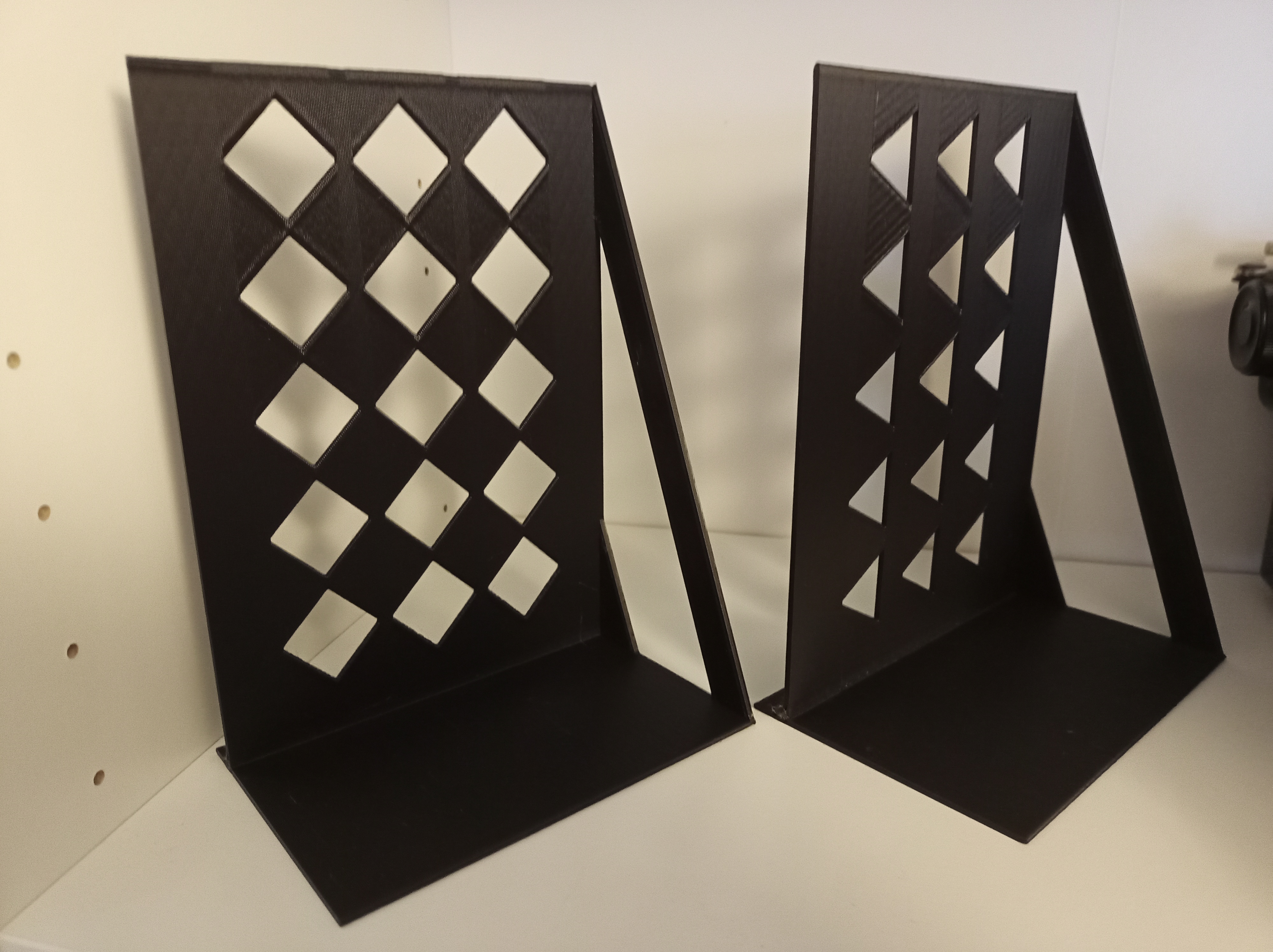 Bookend freely configurable / Buchstütze frei konfigurierbar / OpenSCAD