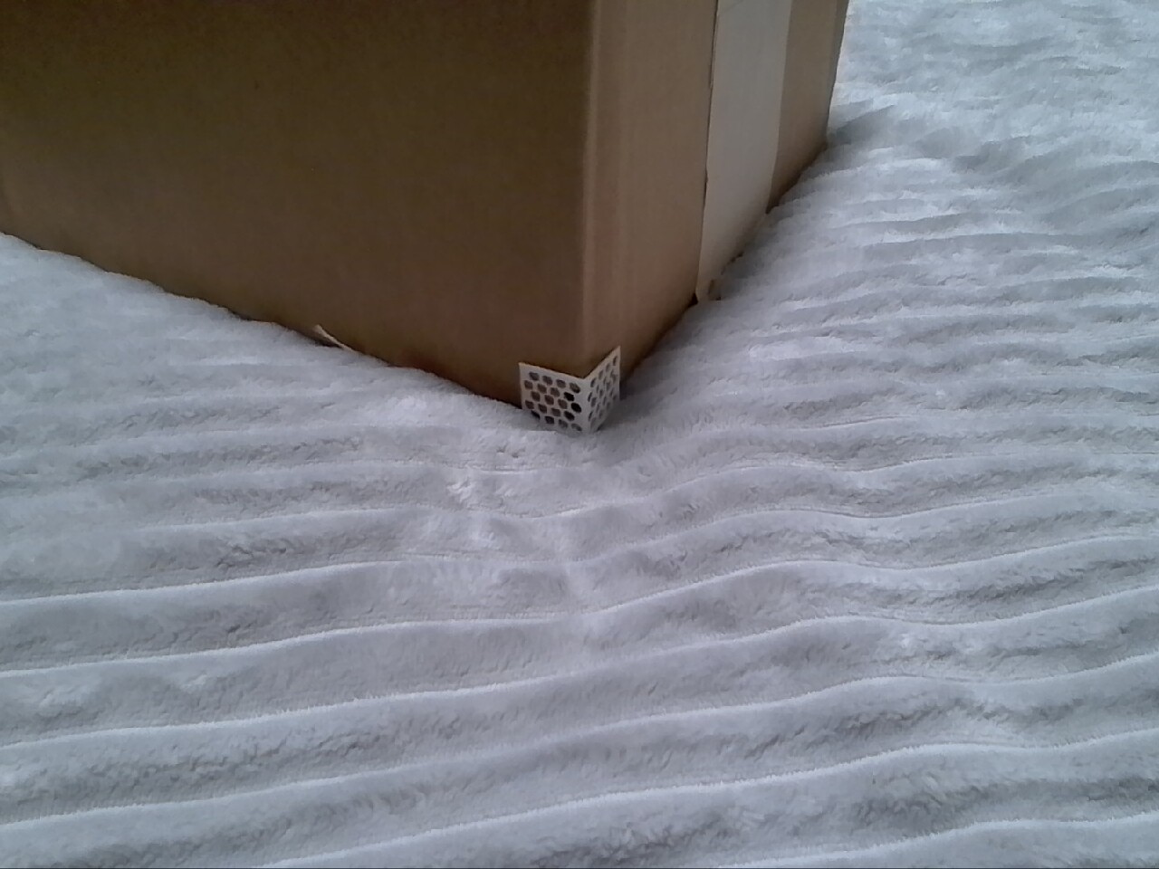 One-time-use box corner guard